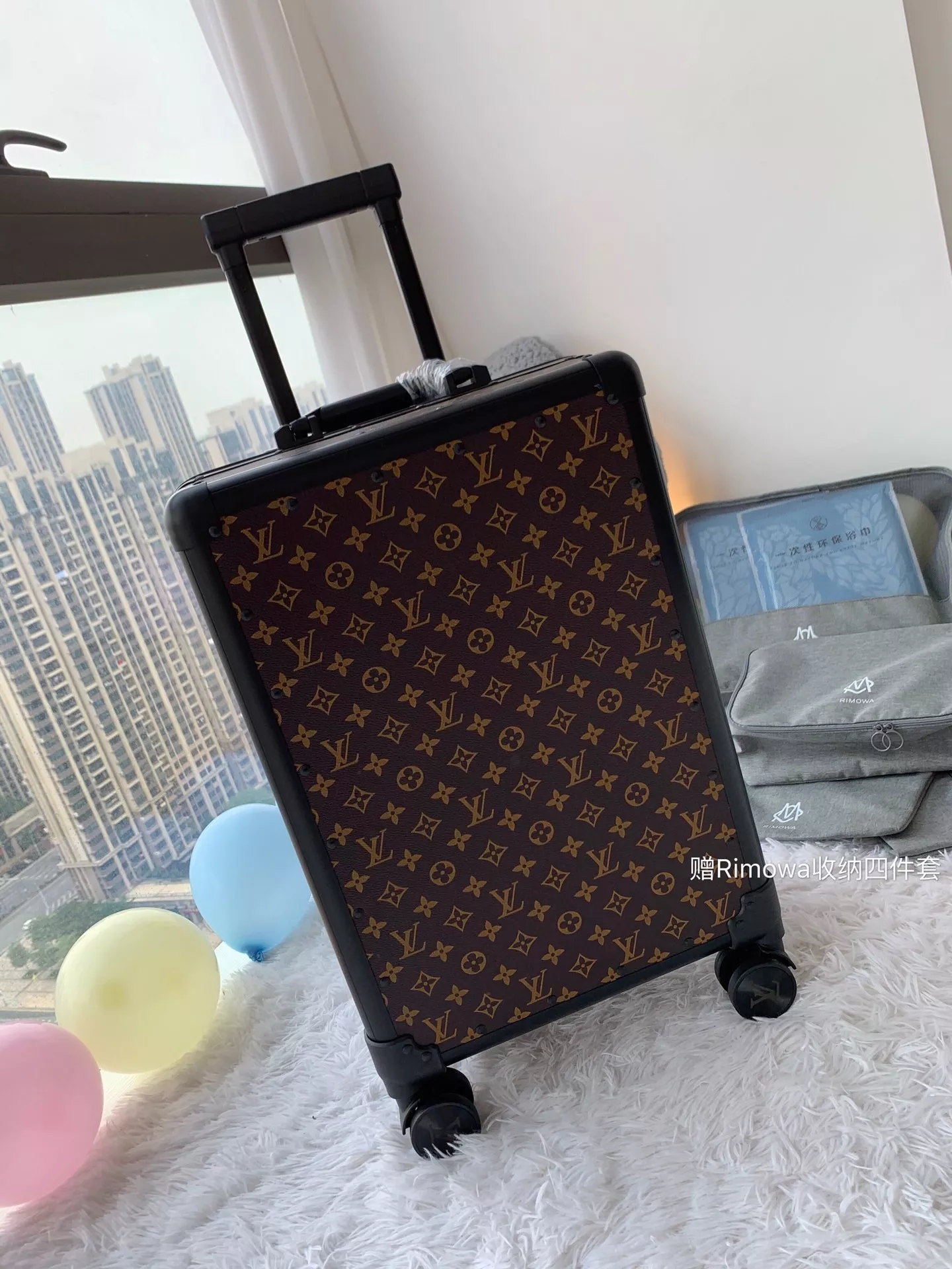 루이비통 모노그램 알루미늄 프레임 캐리어 상세 이미지 1