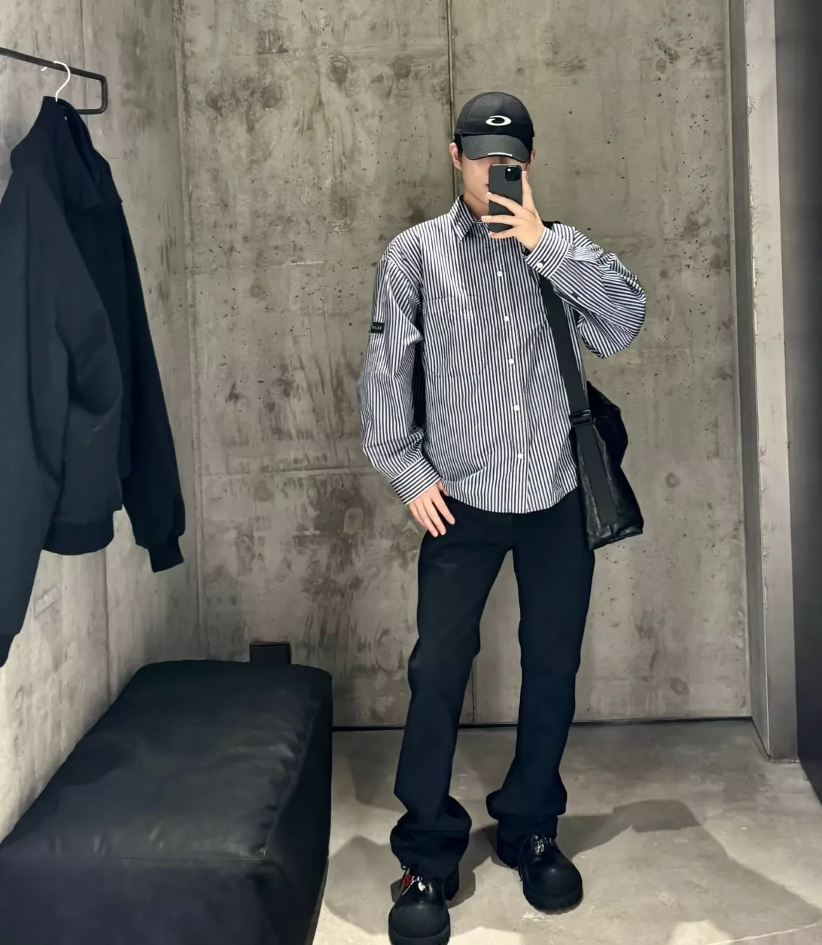발렌시아가 스트라이프 포플린 오버핏 셔츠 상세 이미지 24