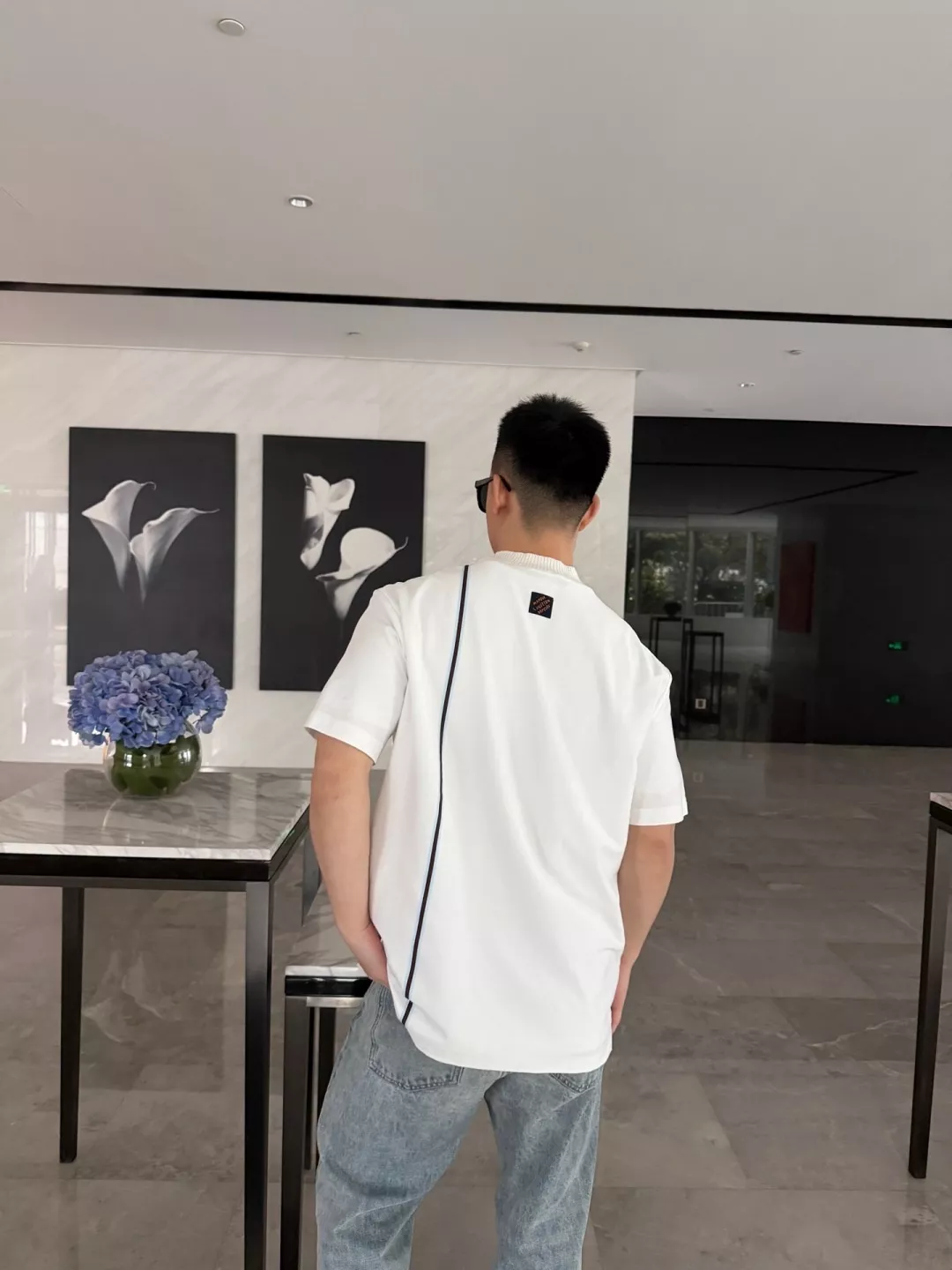 루이비통 크라운 자수 루즈핏 반소매 티셔츠 상세 이미지 26