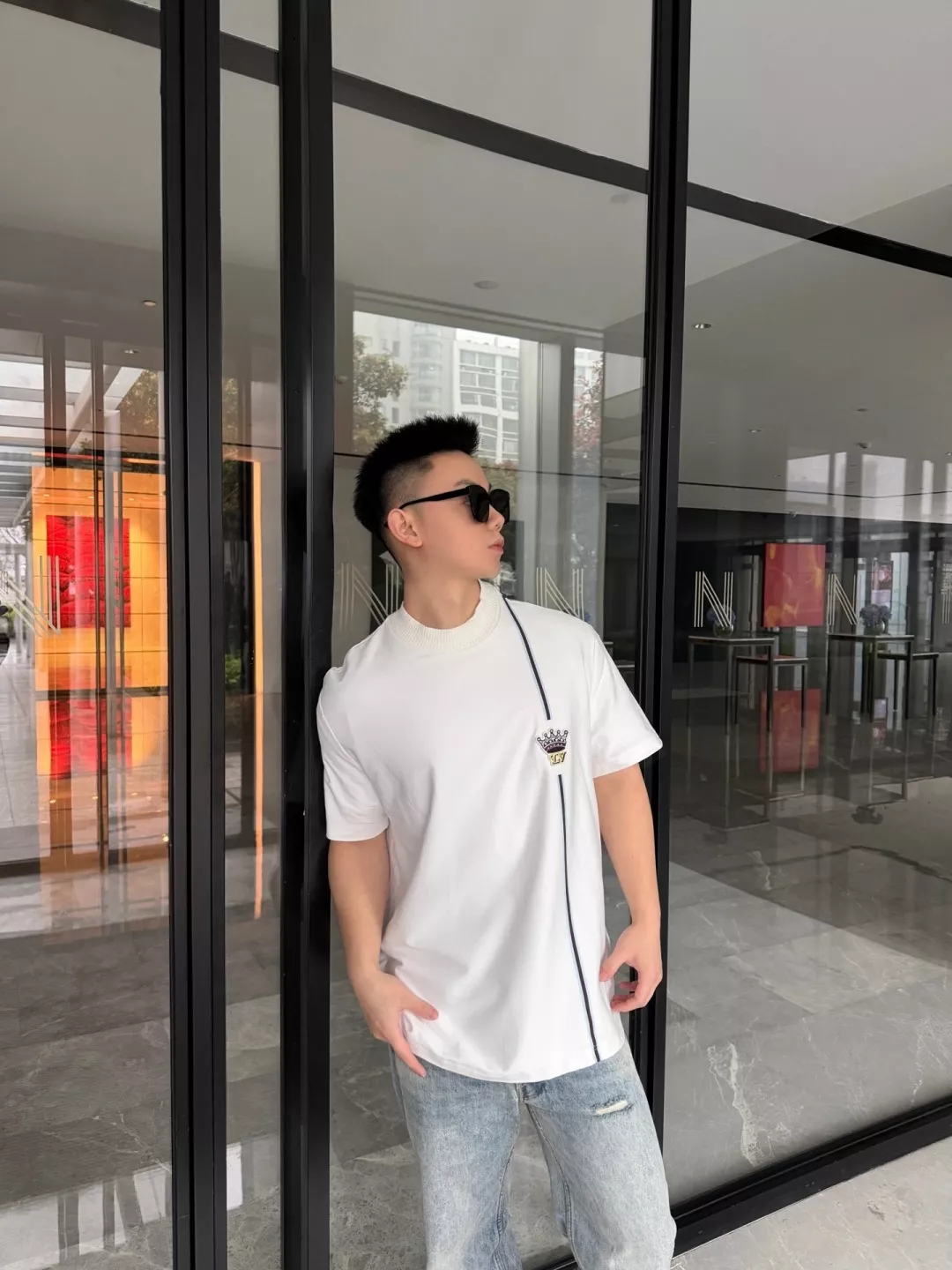 루이비통 크라운 자수 루즈핏 반소매 티셔츠 상세 이미지 20