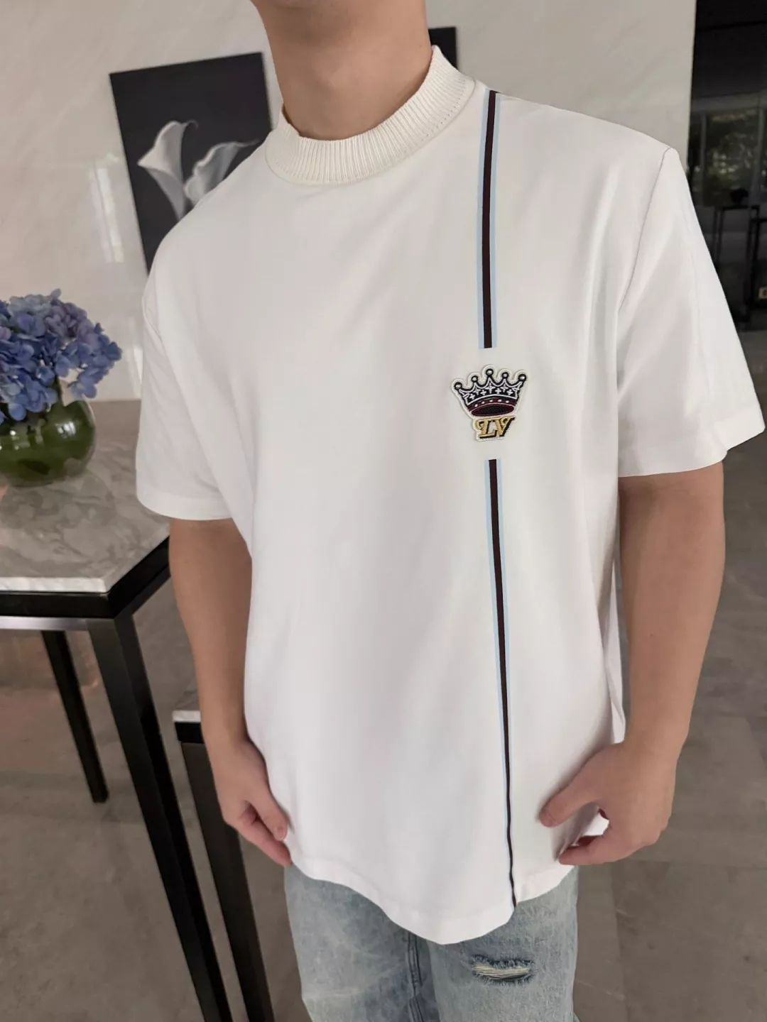 루이비통 크라운 자수 루즈핏 반소매 티셔츠 상세 이미지 23