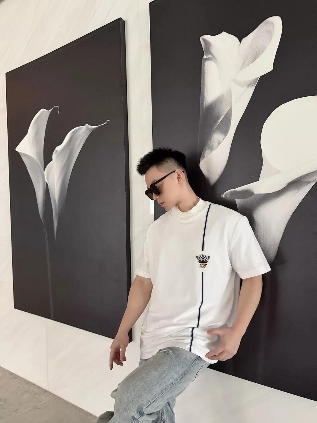 루이비통 크라운 자수 루즈핏 반소매 티셔츠 상세 이미지 25