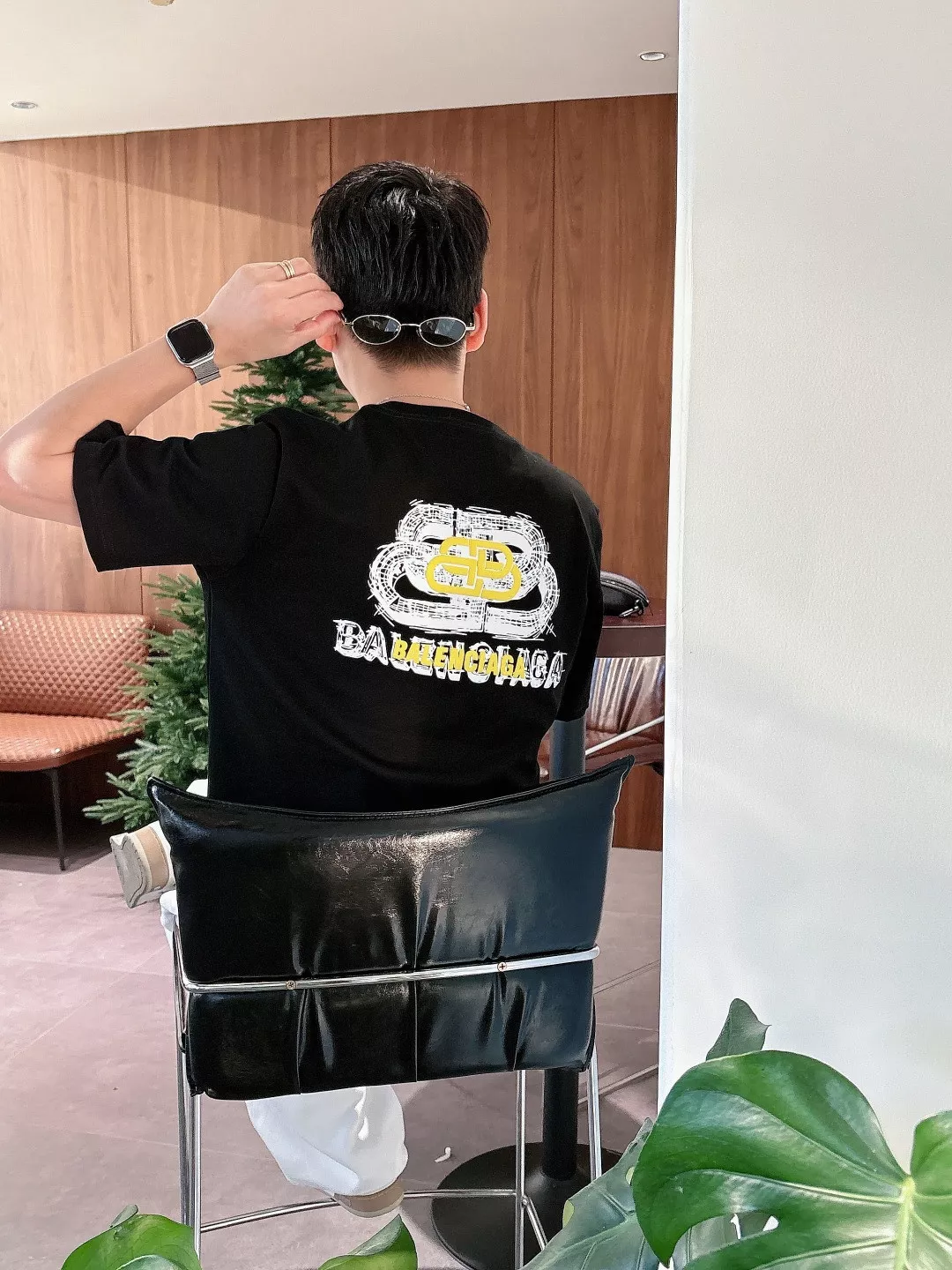 발렌시아가 옐로우 로고 프린트 라운드 반소매 티셔츠 상세 이미지 26