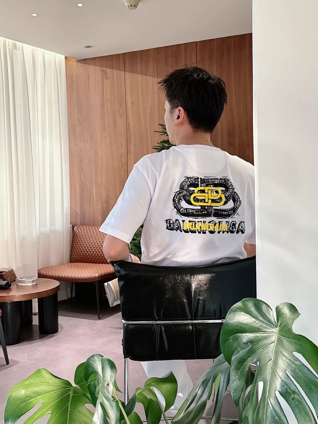 발렌시아가 옐로우 로고 프린트 라운드 반소매 티셔츠 상세 이미지 20