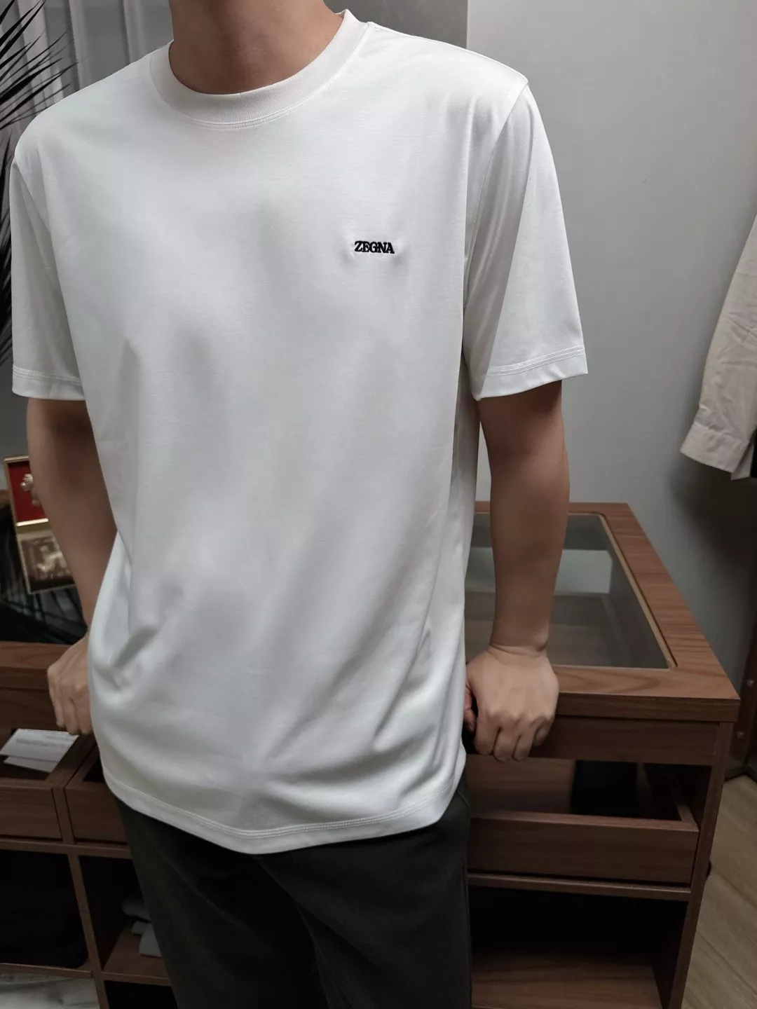 노브랜드 레터 자수 라운드 반소매 티셔츠 상세 이미지 20