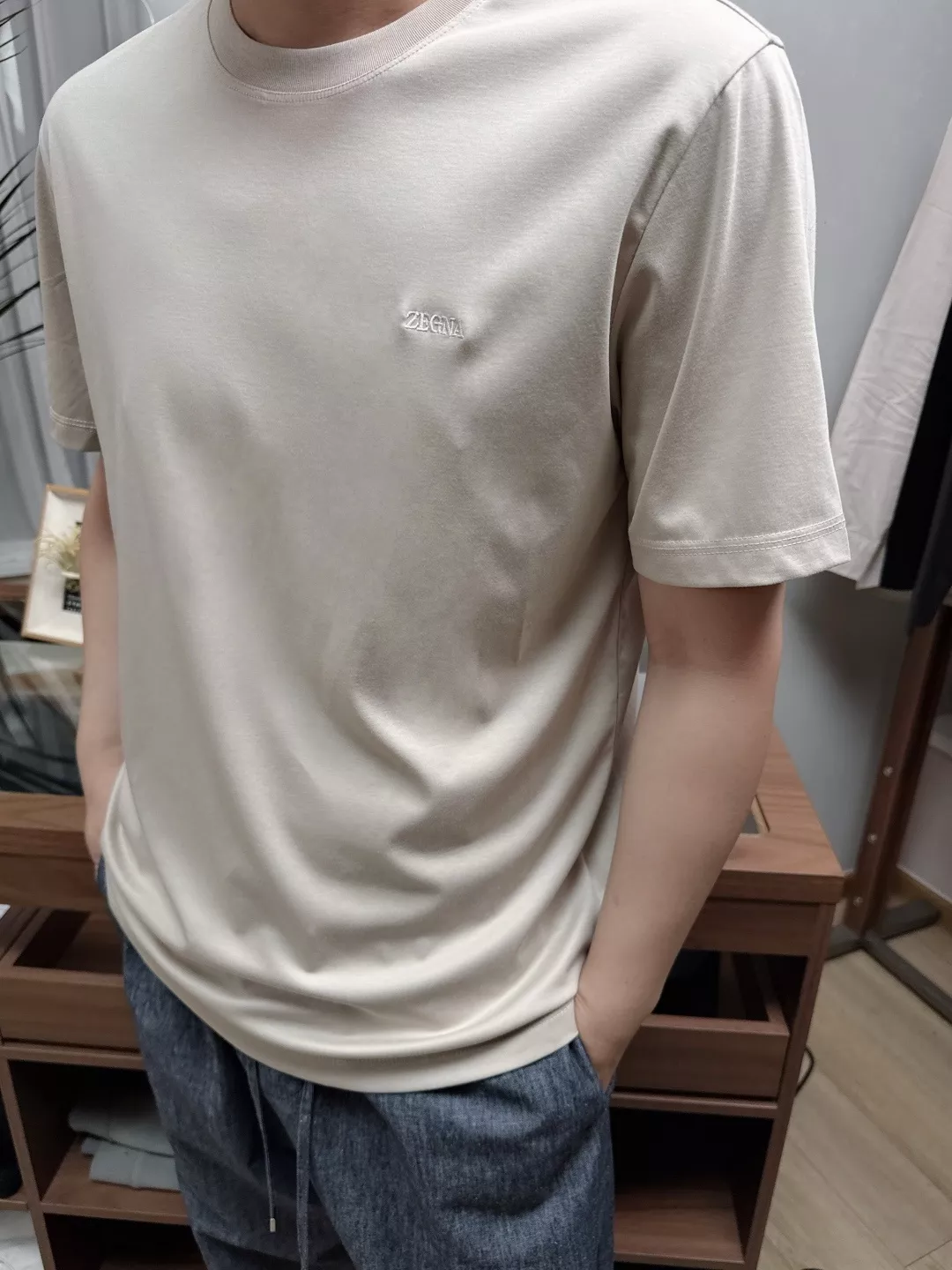 노브랜드 레터 자수 라운드 반소매 티셔츠 상세 이미지 22