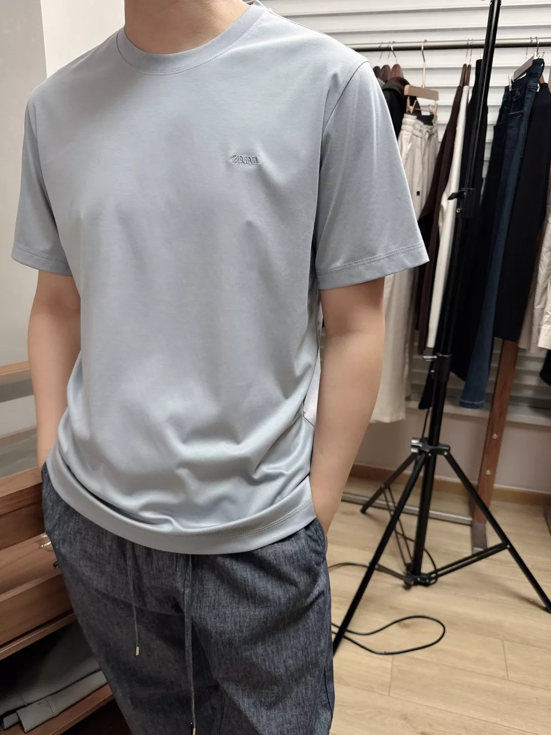 노브랜드 레터 자수 라운드 반소매 티셔츠 상세 이미지 24