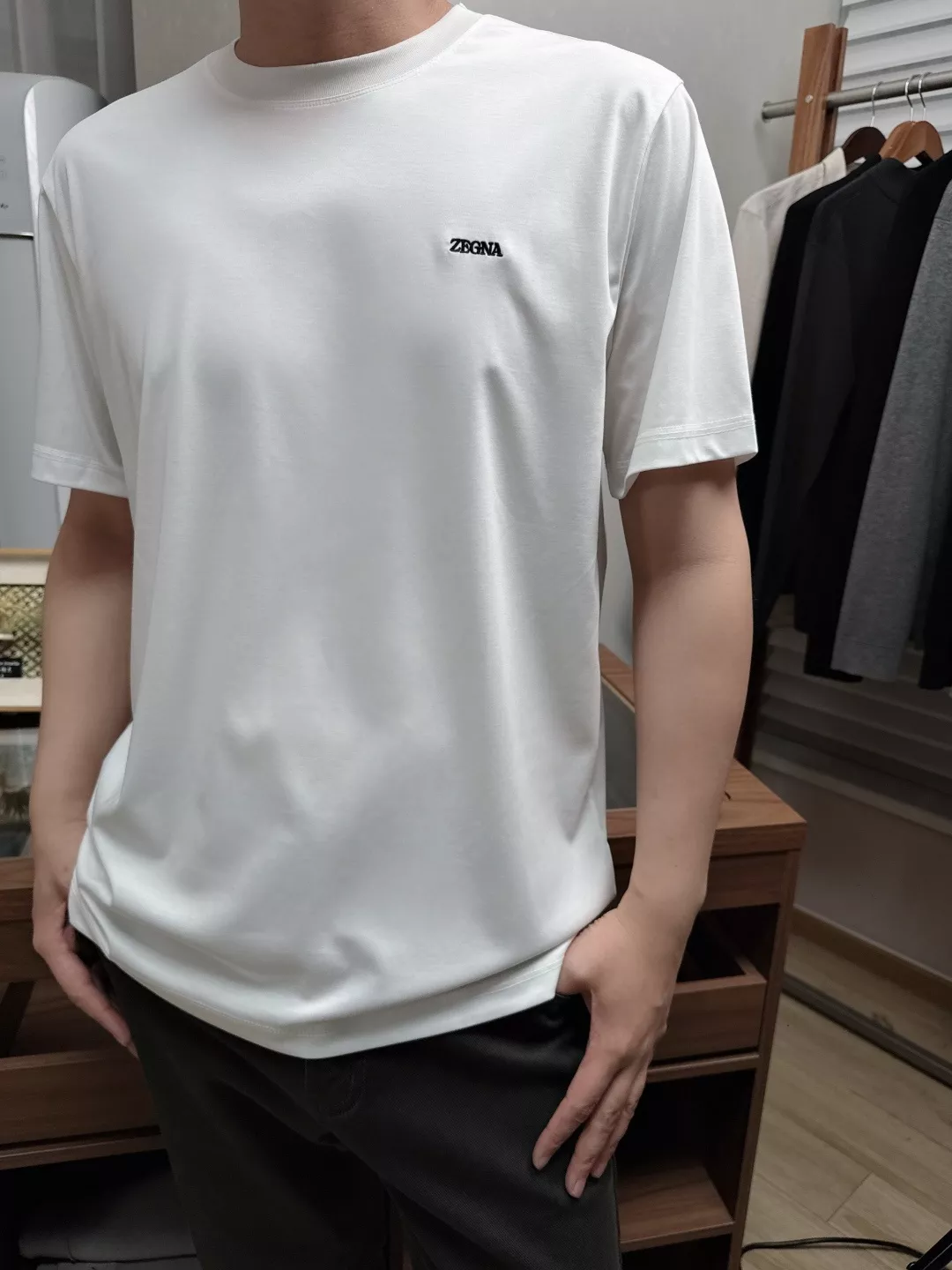노브랜드 레터 자수 라운드 반소매 티셔츠 상세 이미지 19
