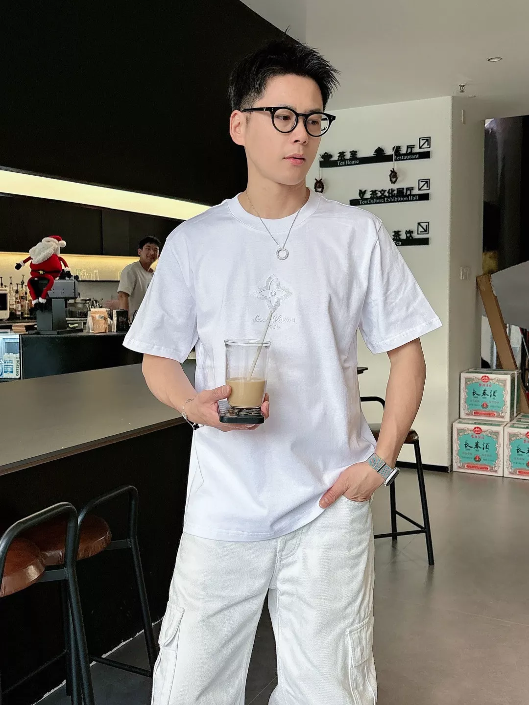 루이비통 입체 자수 클로버 로고 반팔 티셔츠 상세 이미지 20