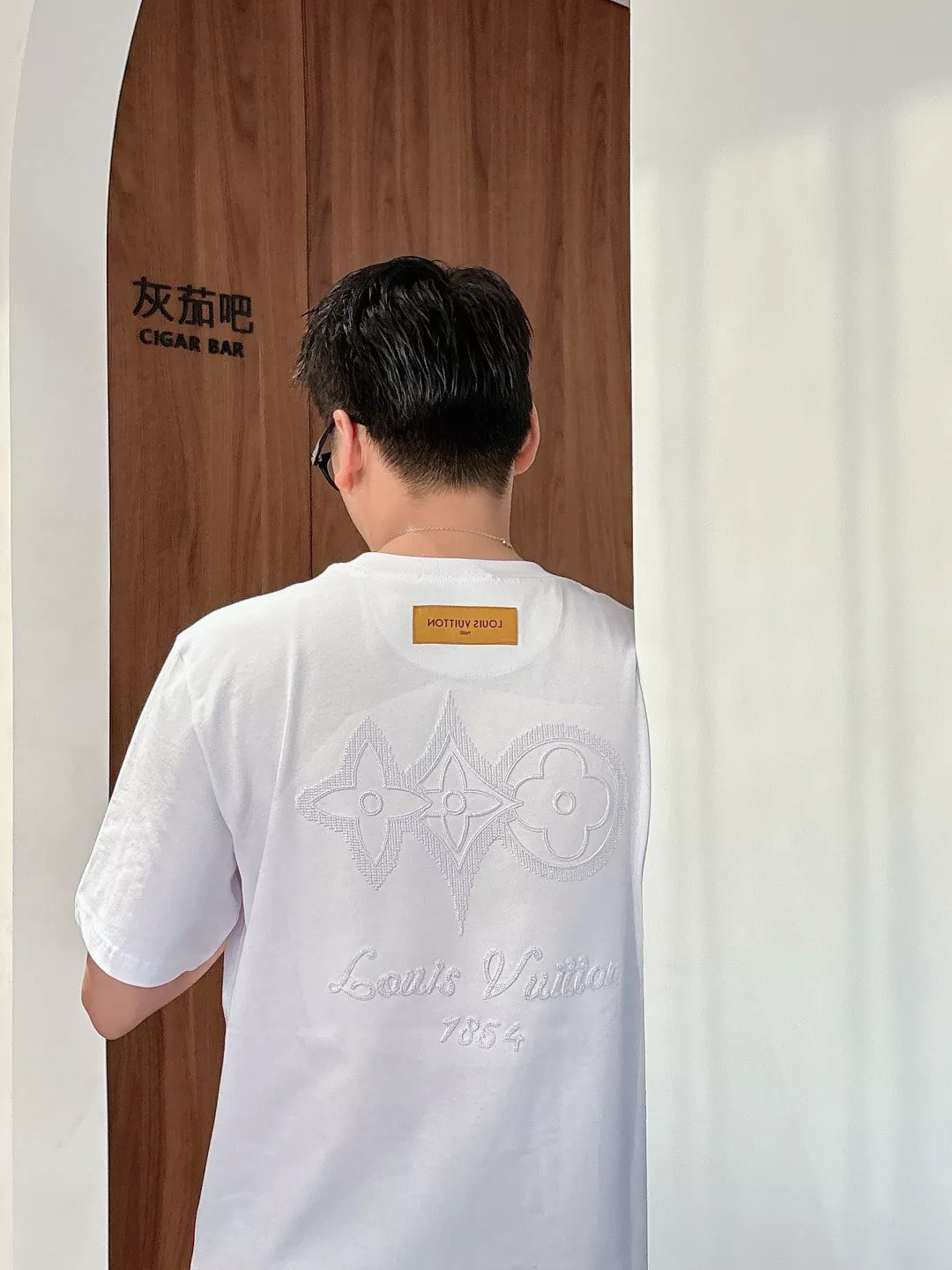 루이비통 입체 자수 클로버 로고 반팔 티셔츠 상세 이미지 19