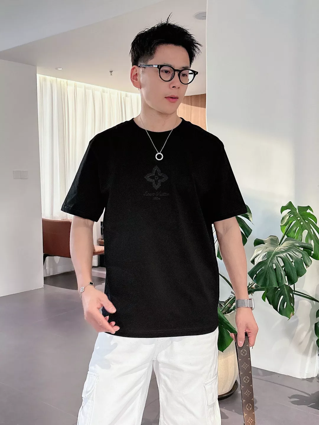 루이비통 입체 자수 클로버 로고 반팔 티셔츠 상세 이미지 25