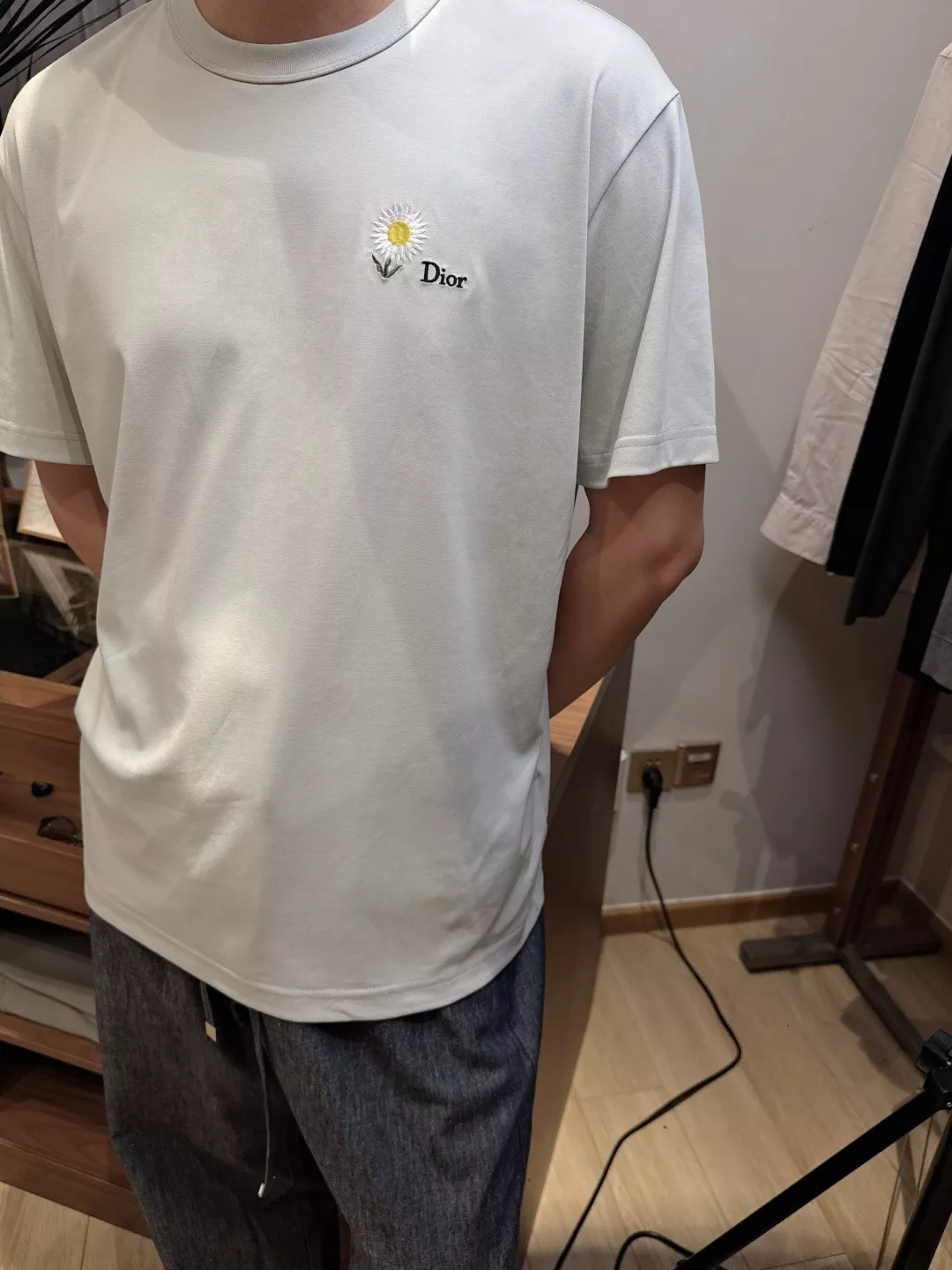 디올 데이지 자수 루즈핏 반팔 티셔츠 상세 이미지 18