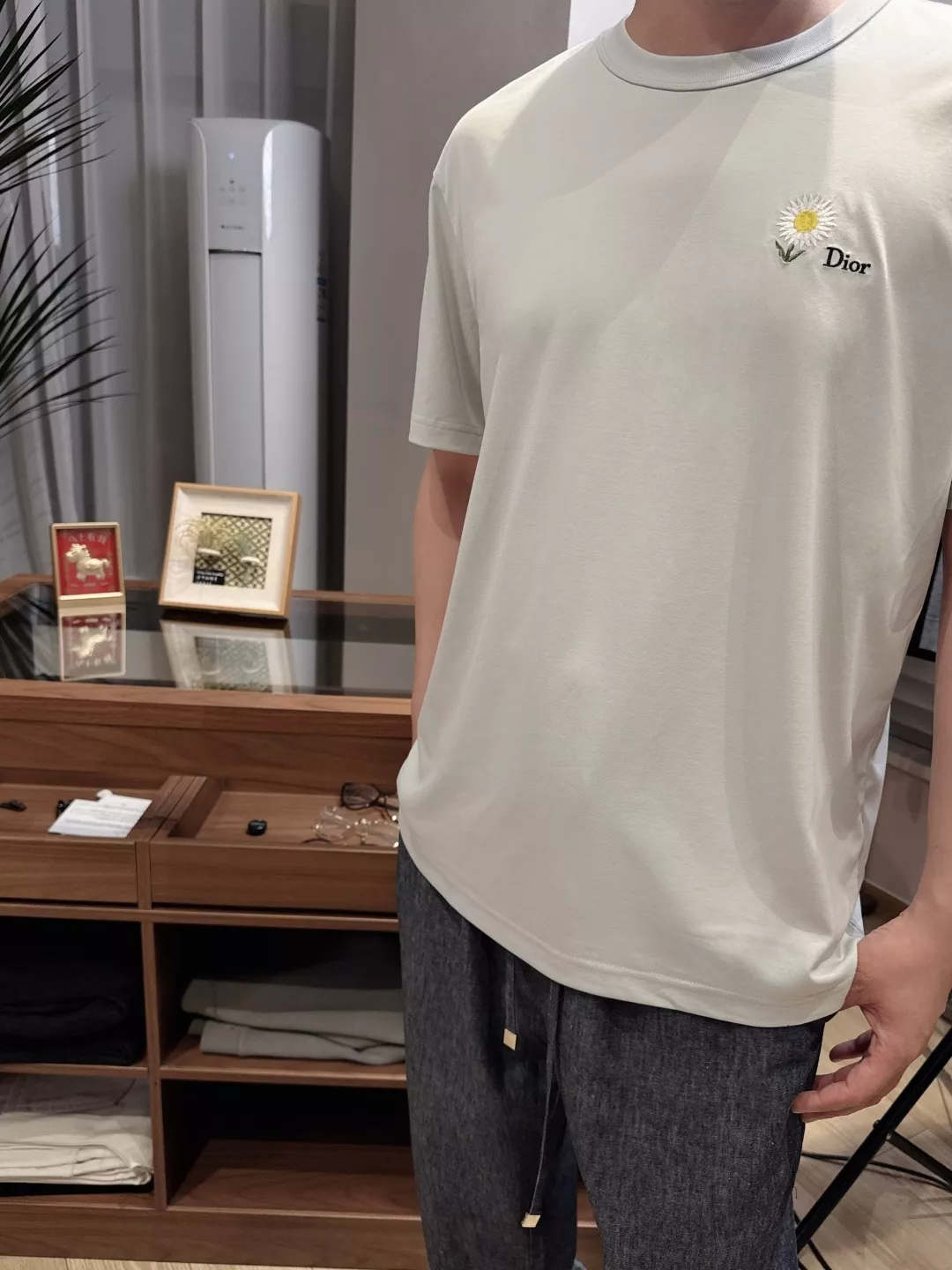 디올 데이지 자수 루즈핏 반팔 티셔츠 상세 이미지 19