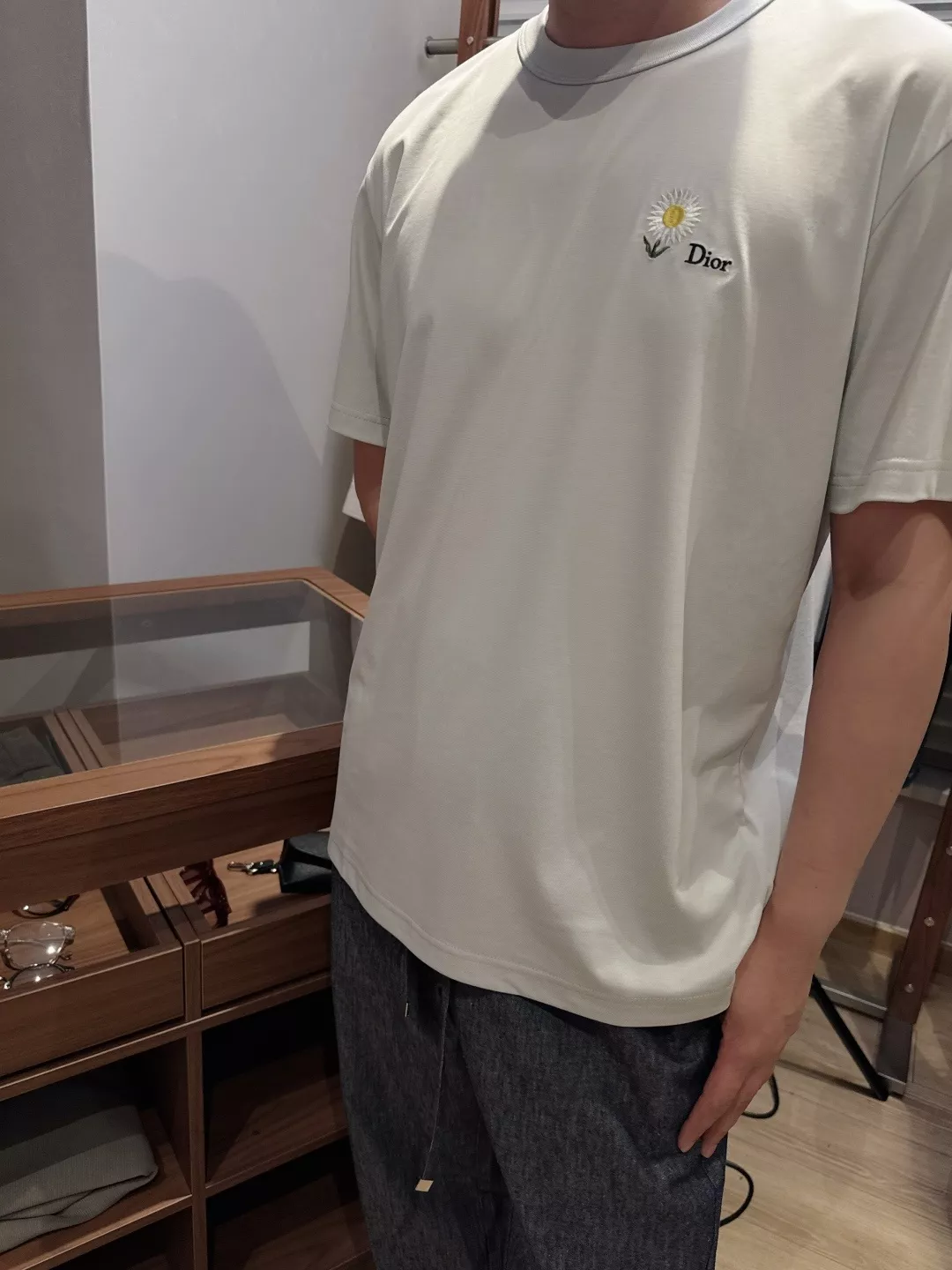 디올 데이지 자수 루즈핏 반팔 티셔츠 상세 이미지 21