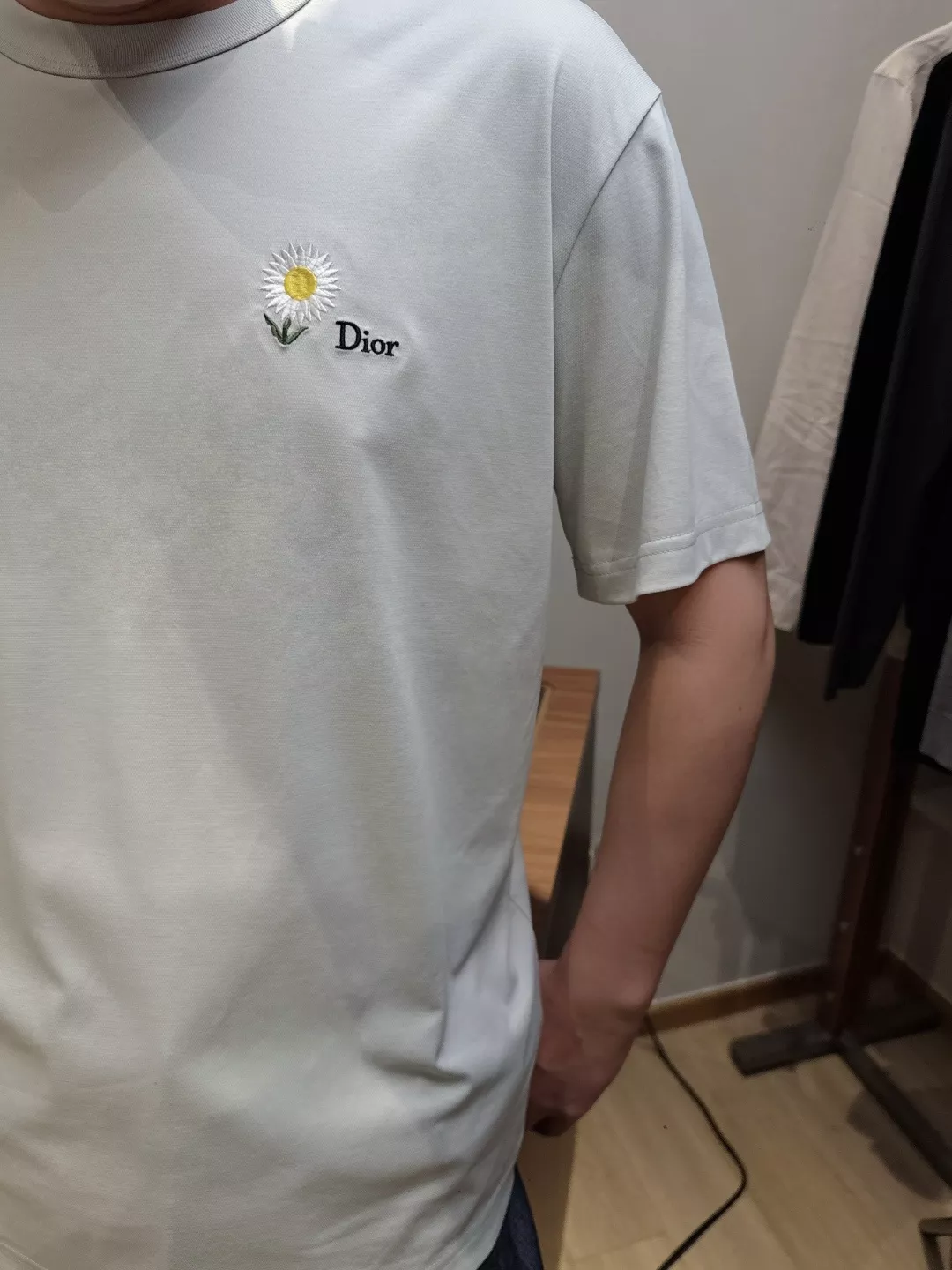 디올 데이지 자수 루즈핏 반팔 티셔츠 상세 이미지 17