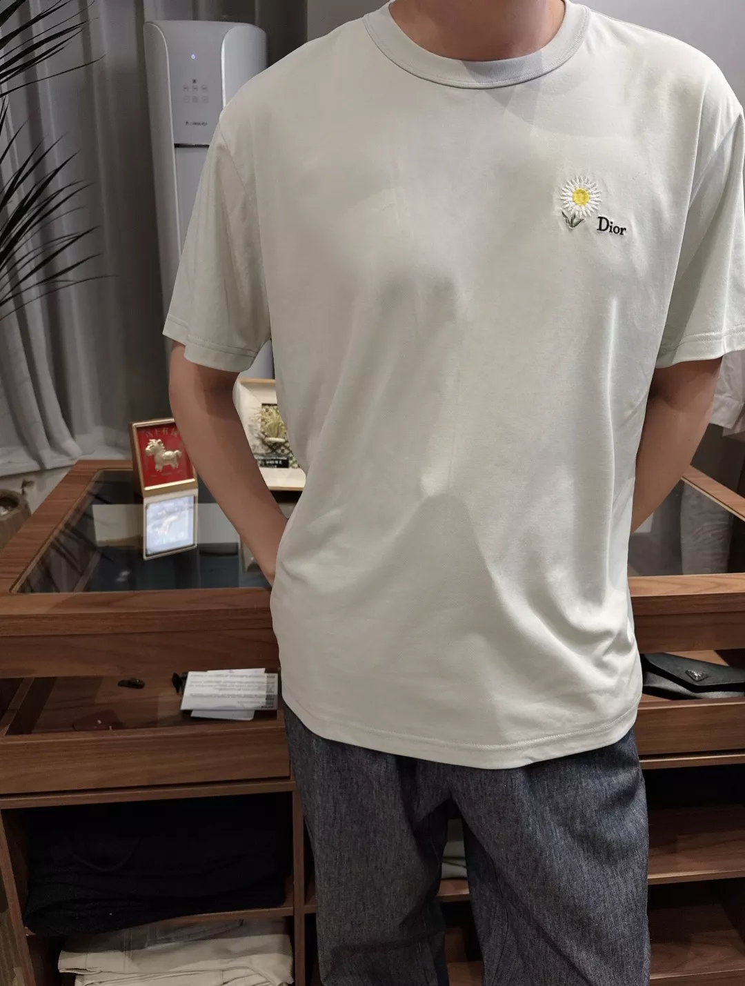 디올 데이지 자수 루즈핏 반팔 티셔츠 상세 이미지 23