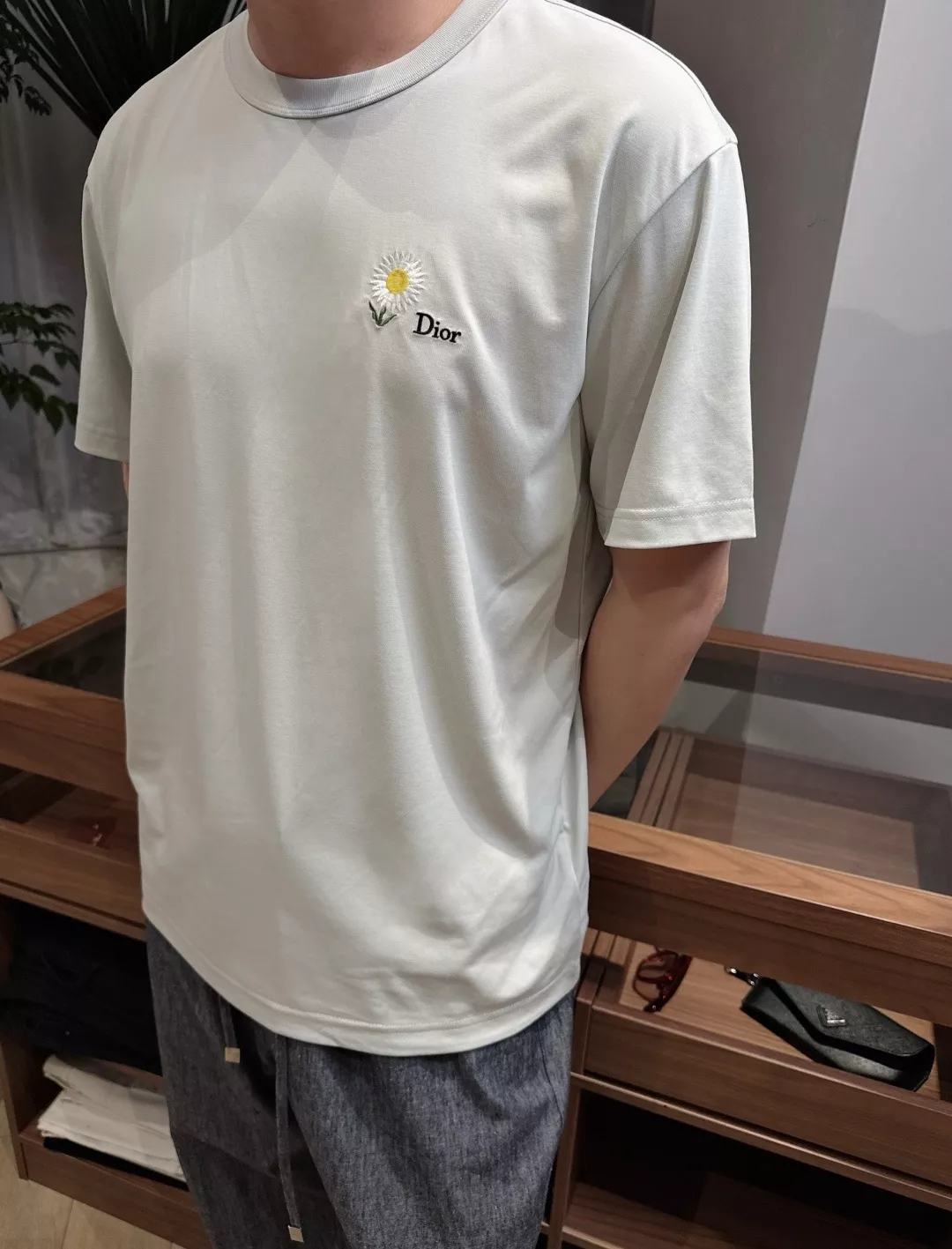 디올 데이지 자수 루즈핏 반팔 티셔츠 상세 이미지 20