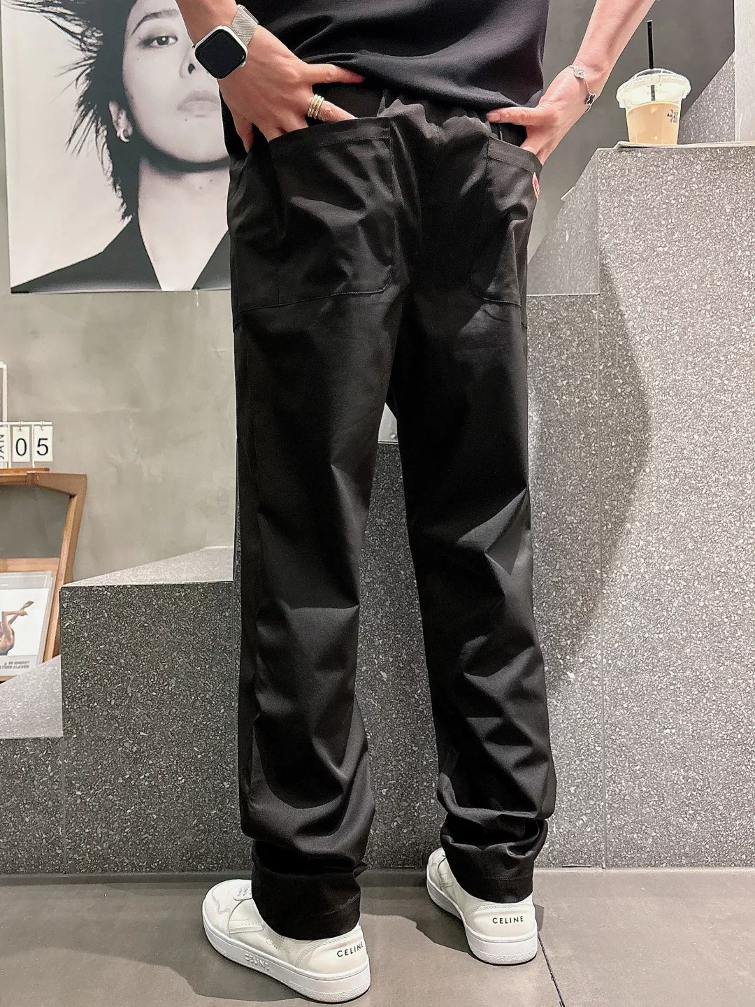 프라다 메탈 삼각 로고 드로스트링 캐주얼 팬츠 상세 이미지 26