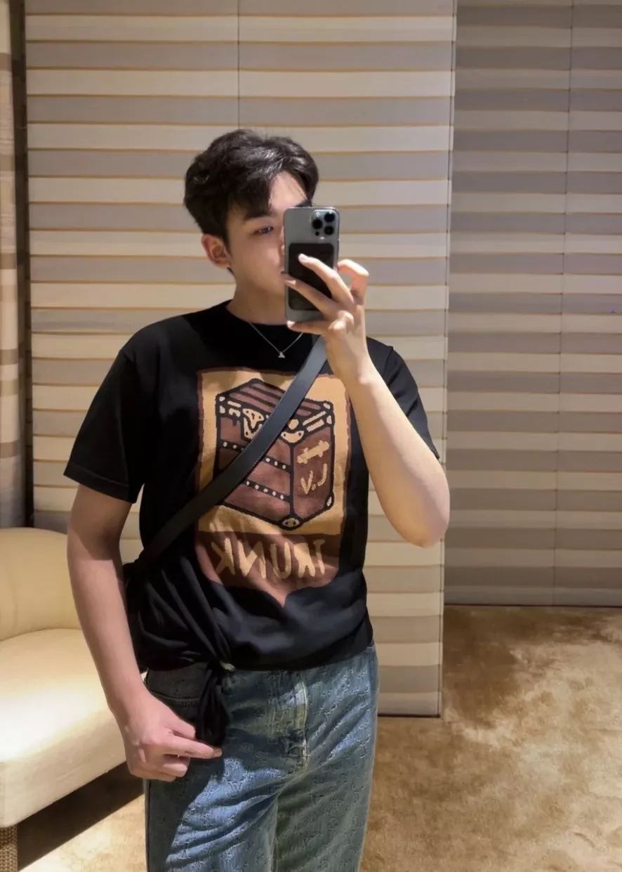 루이비통 트렁크 자카드 코튼 반팔 라운드 티셔츠 상세 이미지 21