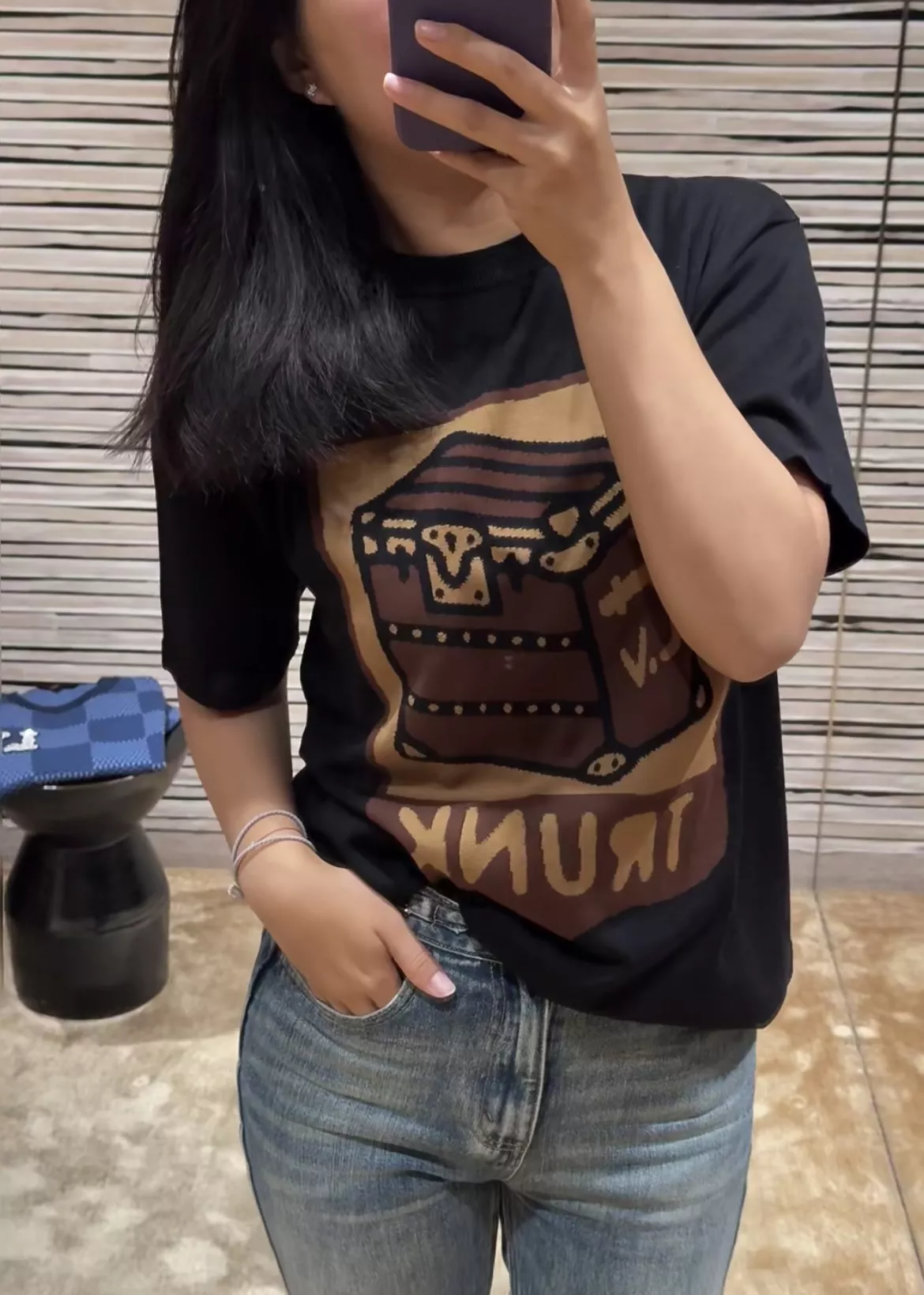 루이비통 트렁크 자카드 코튼 반팔 라운드 티셔츠 상세 이미지 52