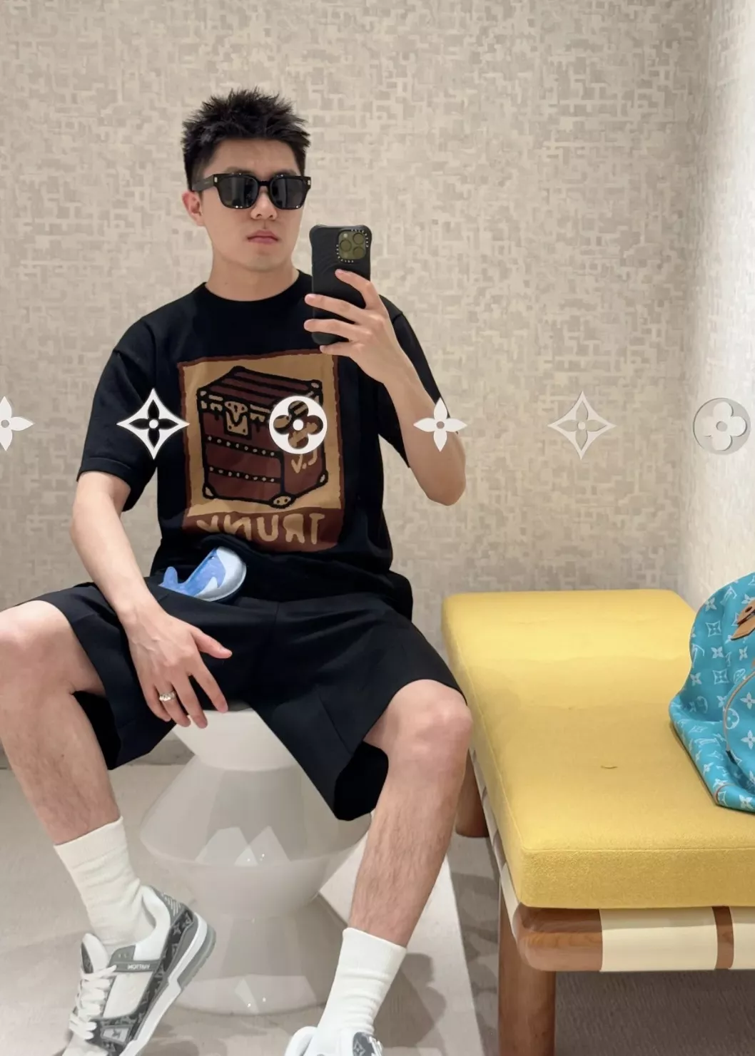 루이비통 트렁크 자카드 코튼 반팔 라운드 티셔츠 상세 이미지 46