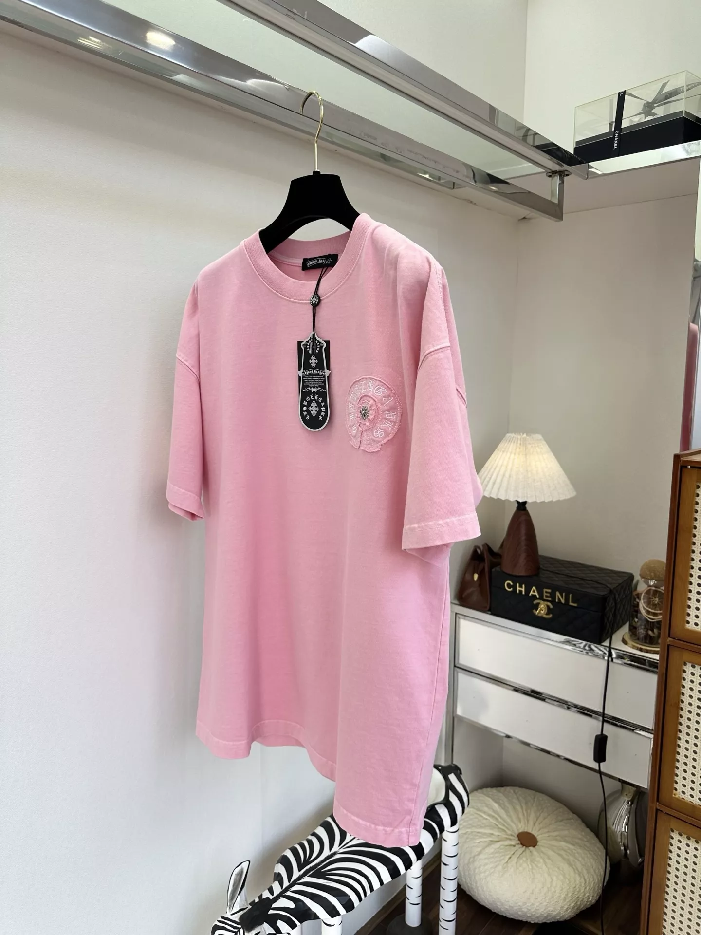 크롬하츠 크로스 패치 자수 오버핏 티셔츠 상세 이미지 3