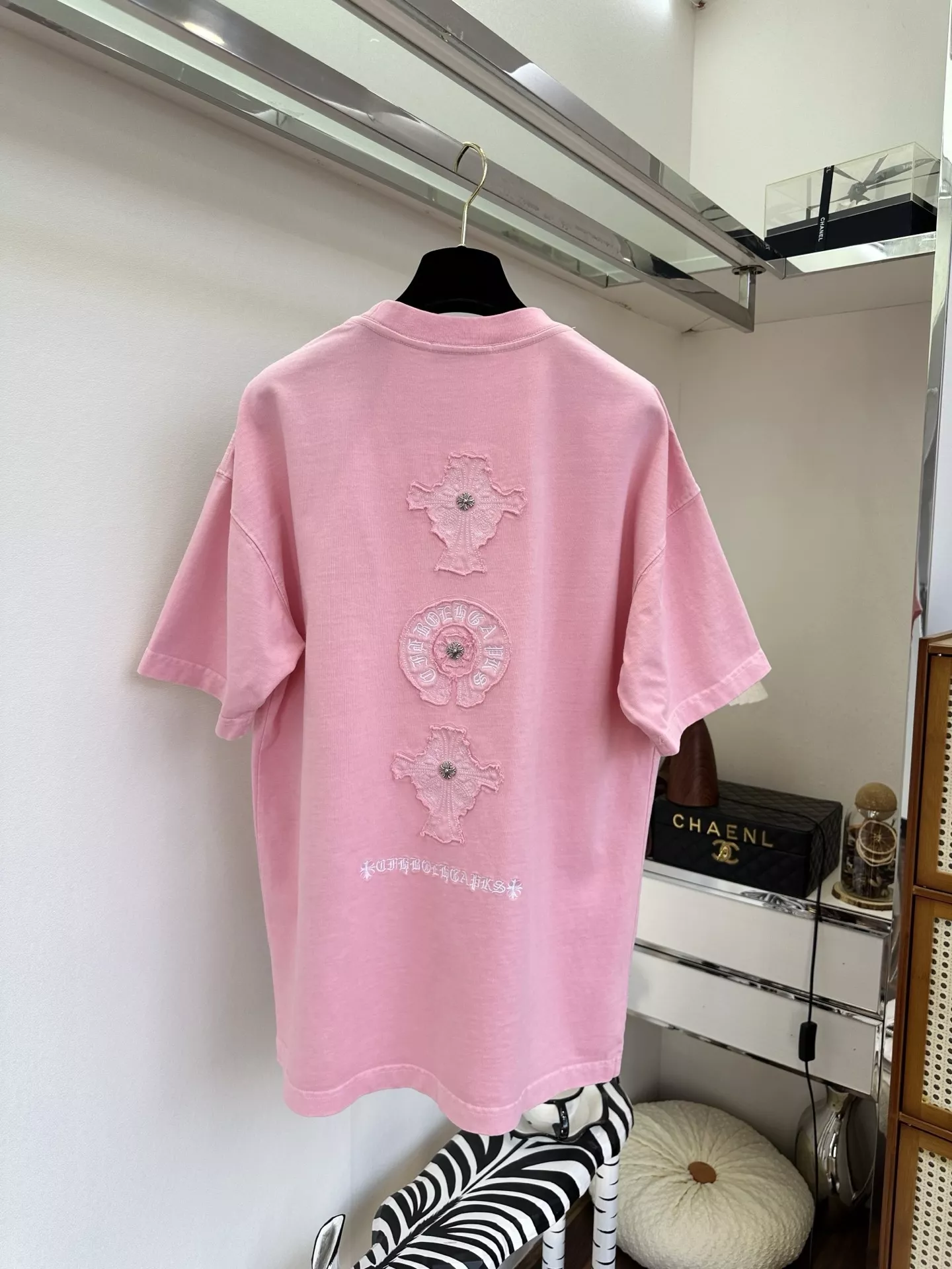 크롬하츠 크로스 패치 자수 오버핏 티셔츠 상세 이미지 2