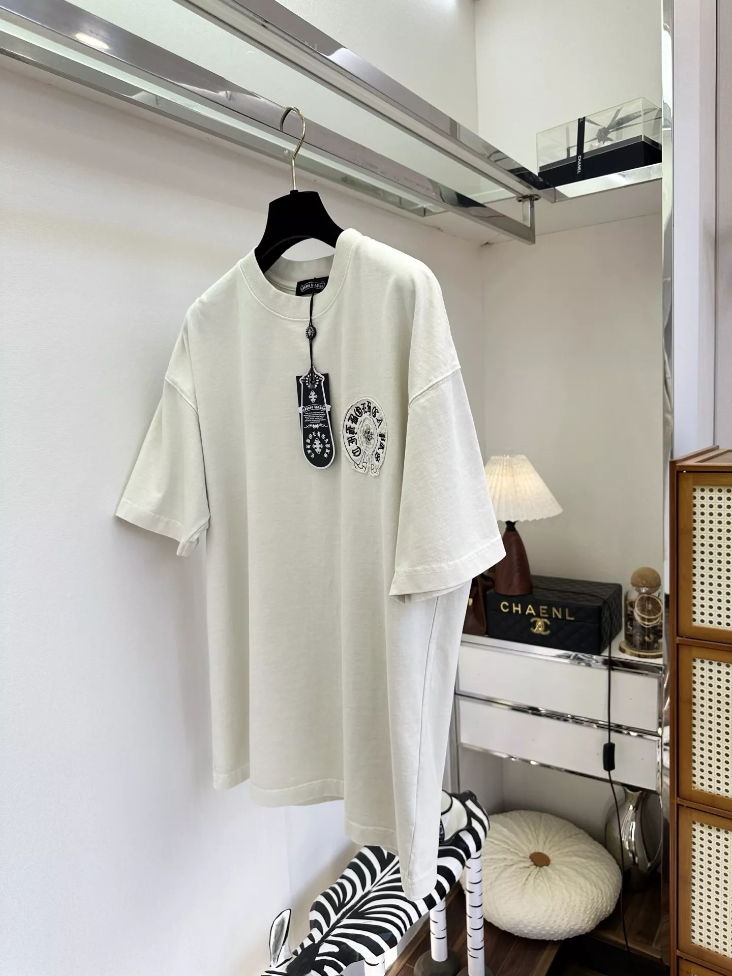 크롬하츠 크로스 패치 자수 오버핏 티셔츠 상세 이미지 8