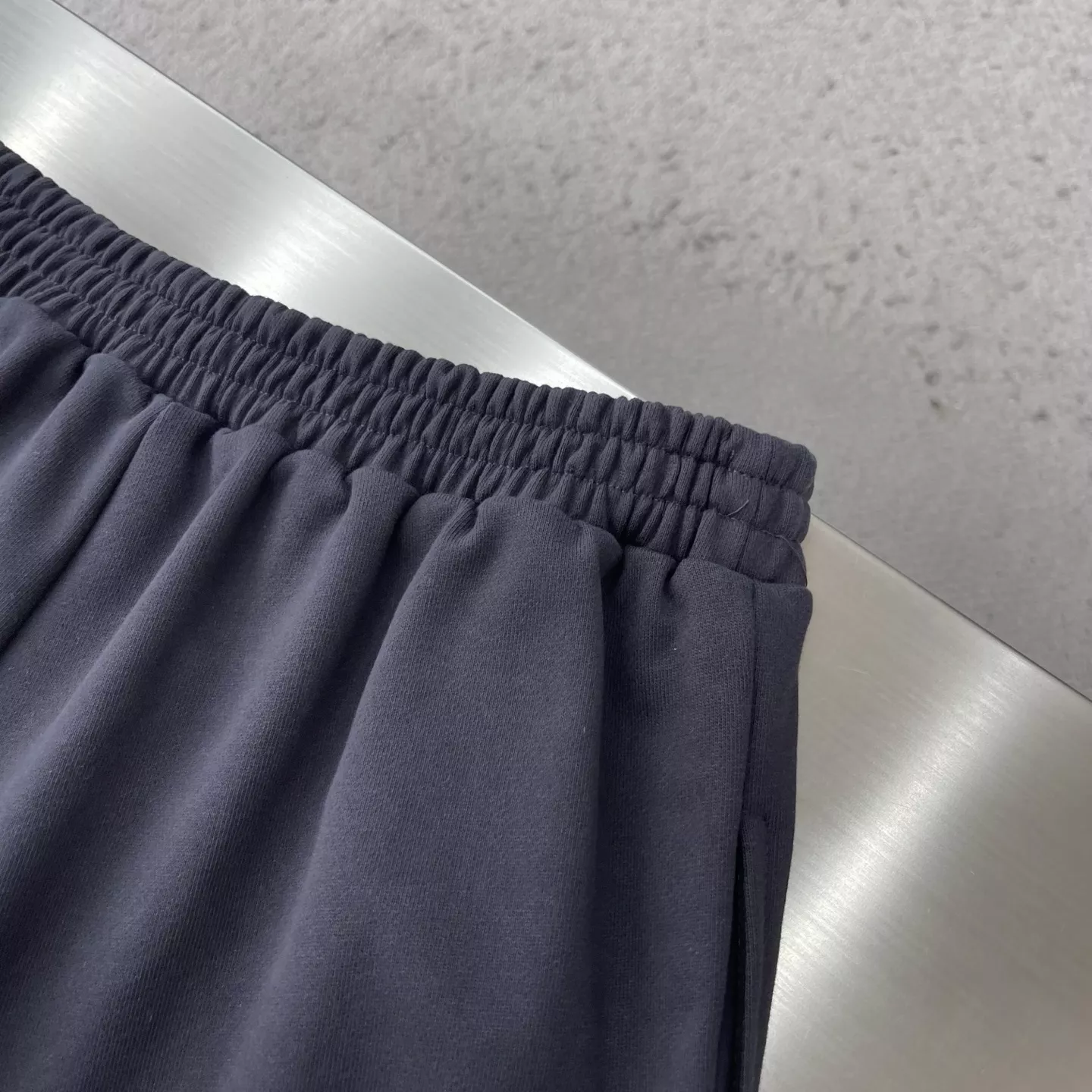 발렌시아가 커시브 자수 워싱 팬츠 상세 이미지 8