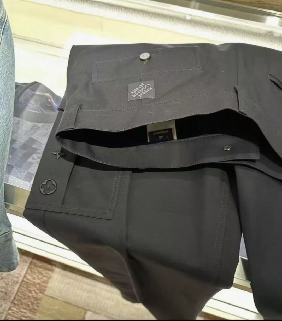 루이비통 로고 자수 카고 팬츠 상세 이미지 20