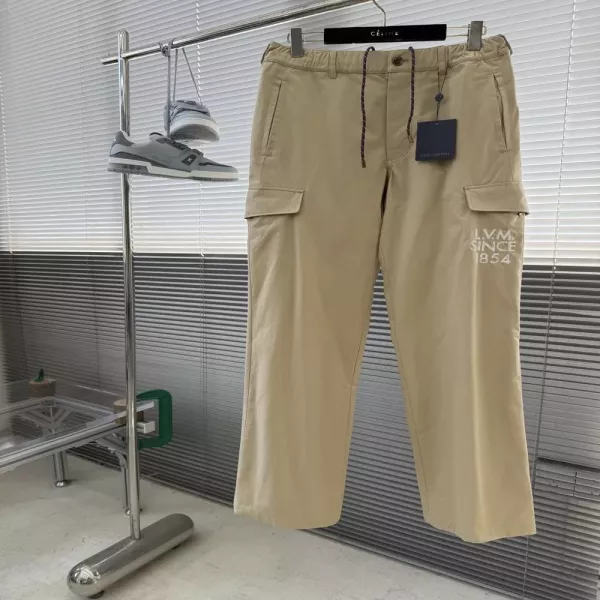루이비통 알파벳 자수 카고 팬츠