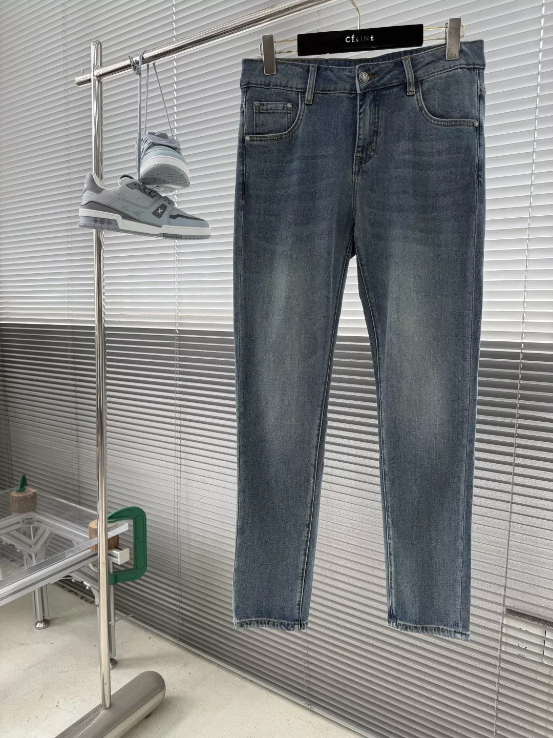제냐 슬림 핏 워싱 데님 팬츠 상세 이미지 3