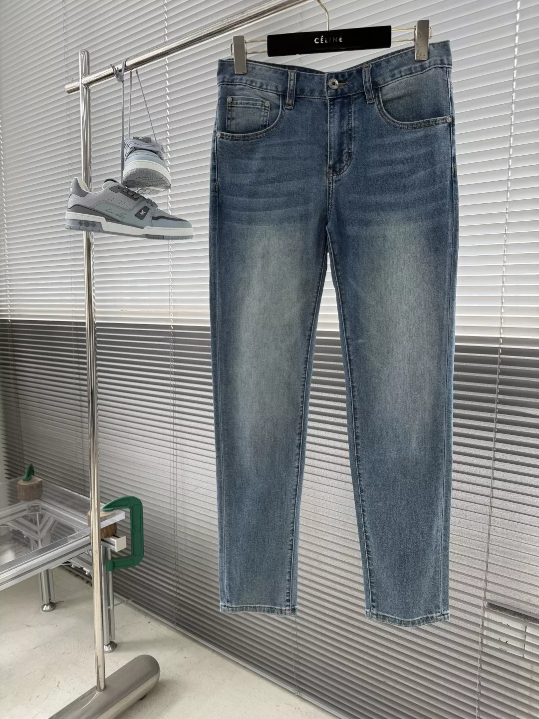 로에베 스트레이트 핏 워싱 데님 팬츠 상세 이미지 3