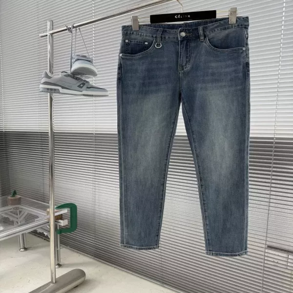 발렌티노 메탈 로고 포인트 스트레이트 데님 팬츠