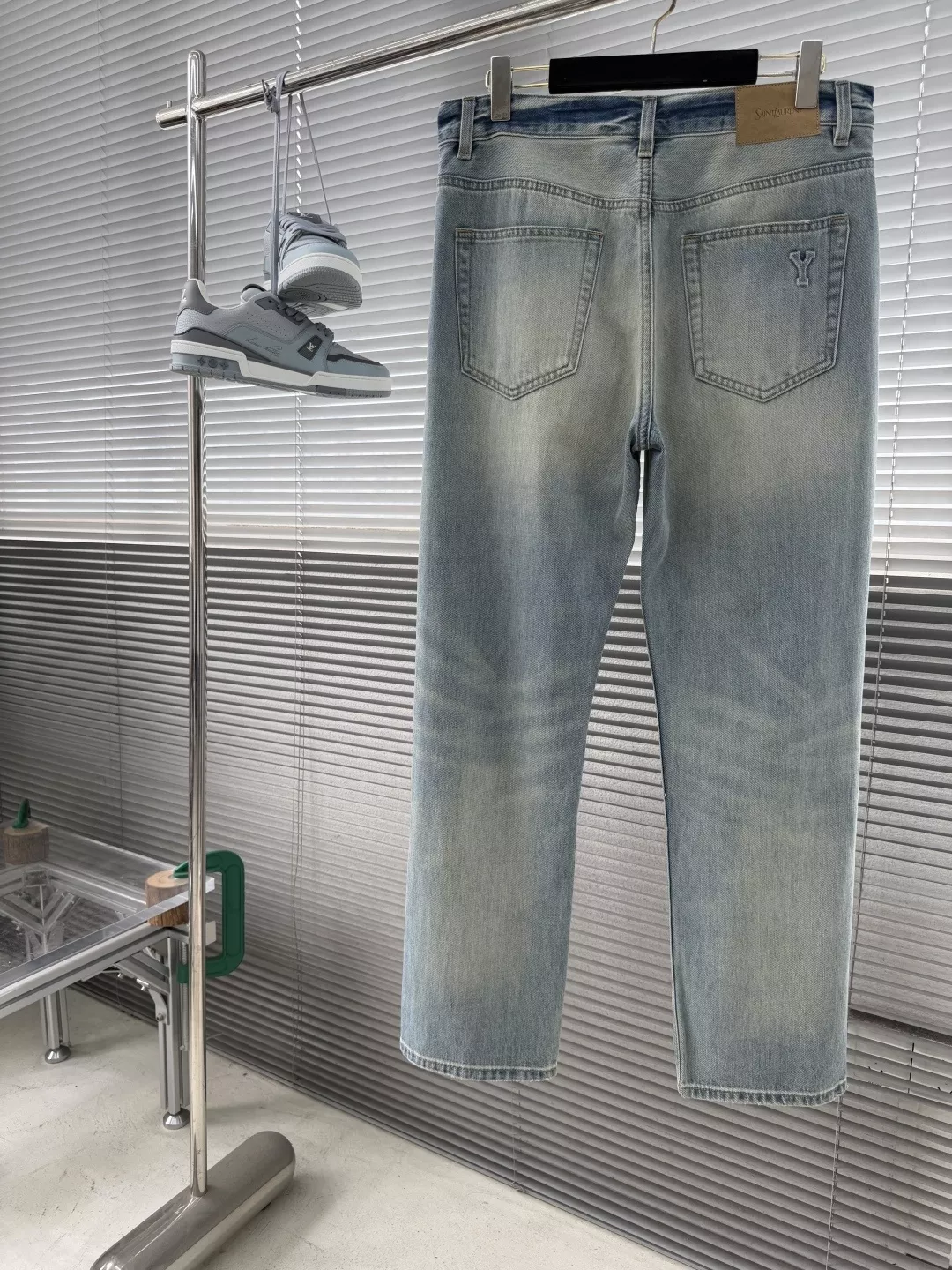 생로랑 워싱 스트레이트 데님 팬츠 상세 이미지 3