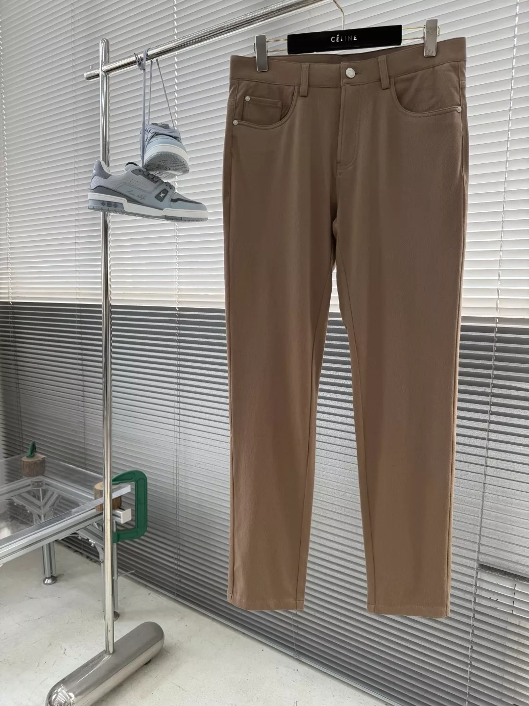 로로피아나 트윌 원단 오픈 밑단 캐주얼 팬츠 상세 이미지 1