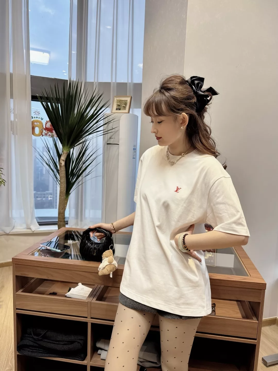 루이비통 마년 한정 로고 자수 반소매 티셔츠 상세 이미지 19