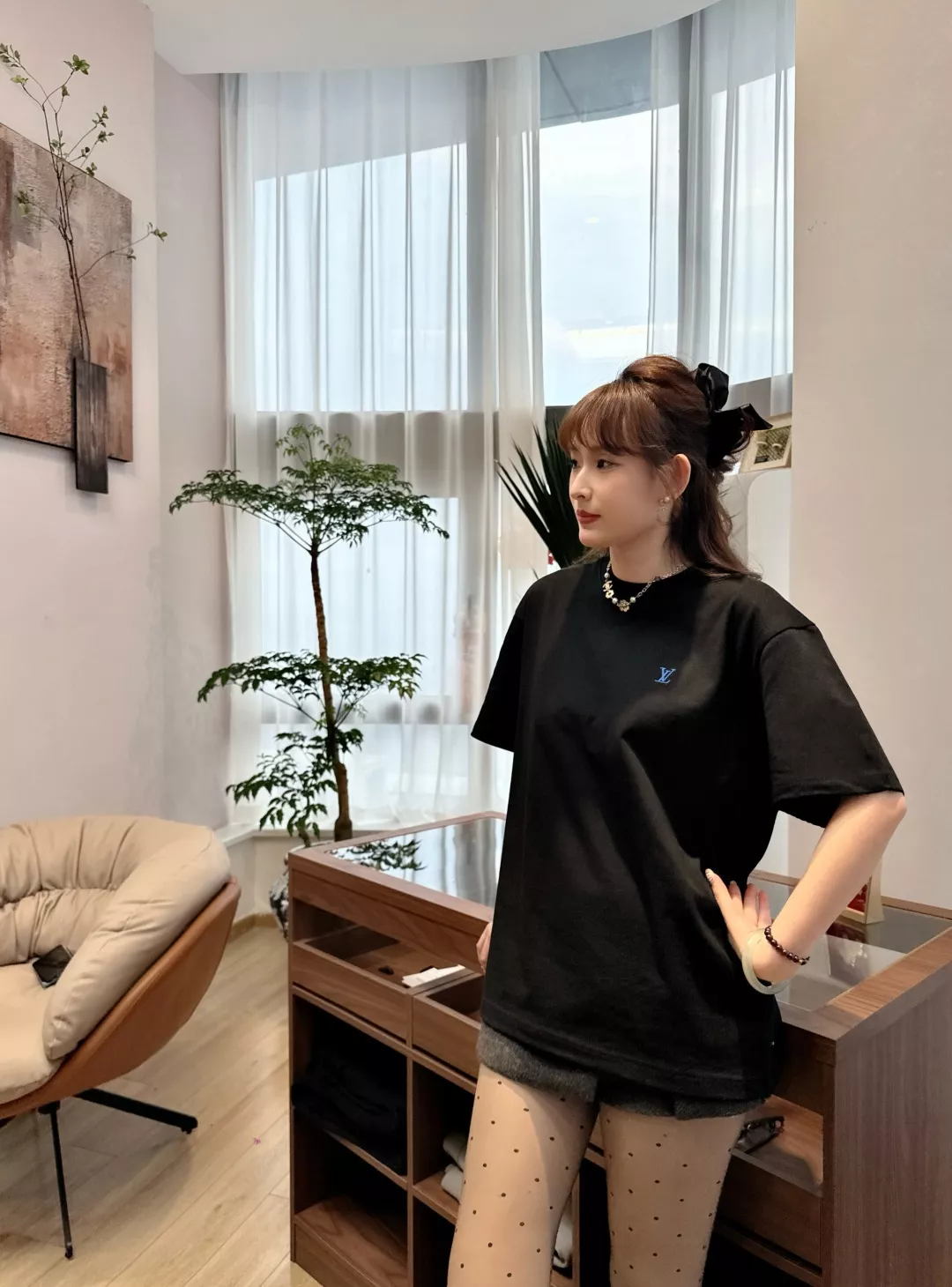 루이비통 마년 한정 로고 자수 반소매 티셔츠 상세 이미지 25