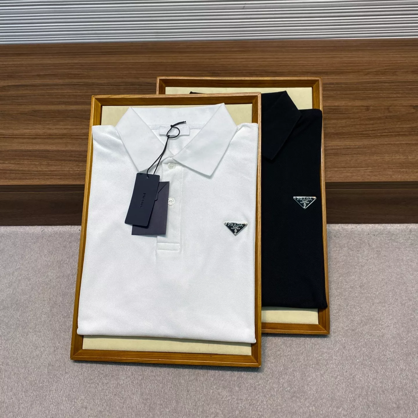 프라다 메탈 삼각 로고 코튼 폴로 반소매 상세 이미지 8