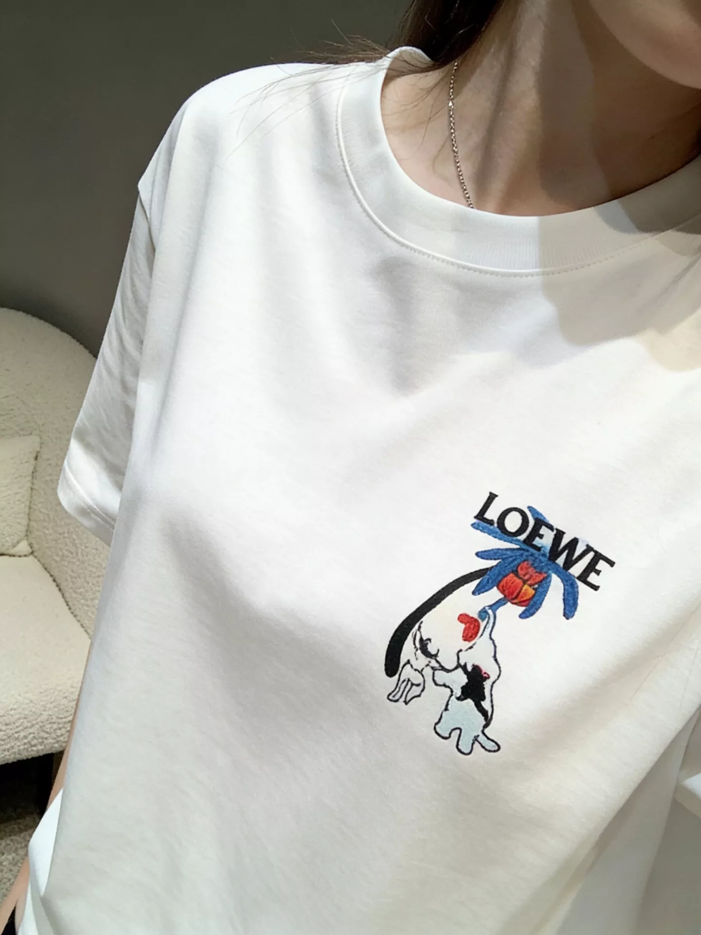로에베 카툰 자수 라운드 반팔 티셔츠 상세 이미지 16