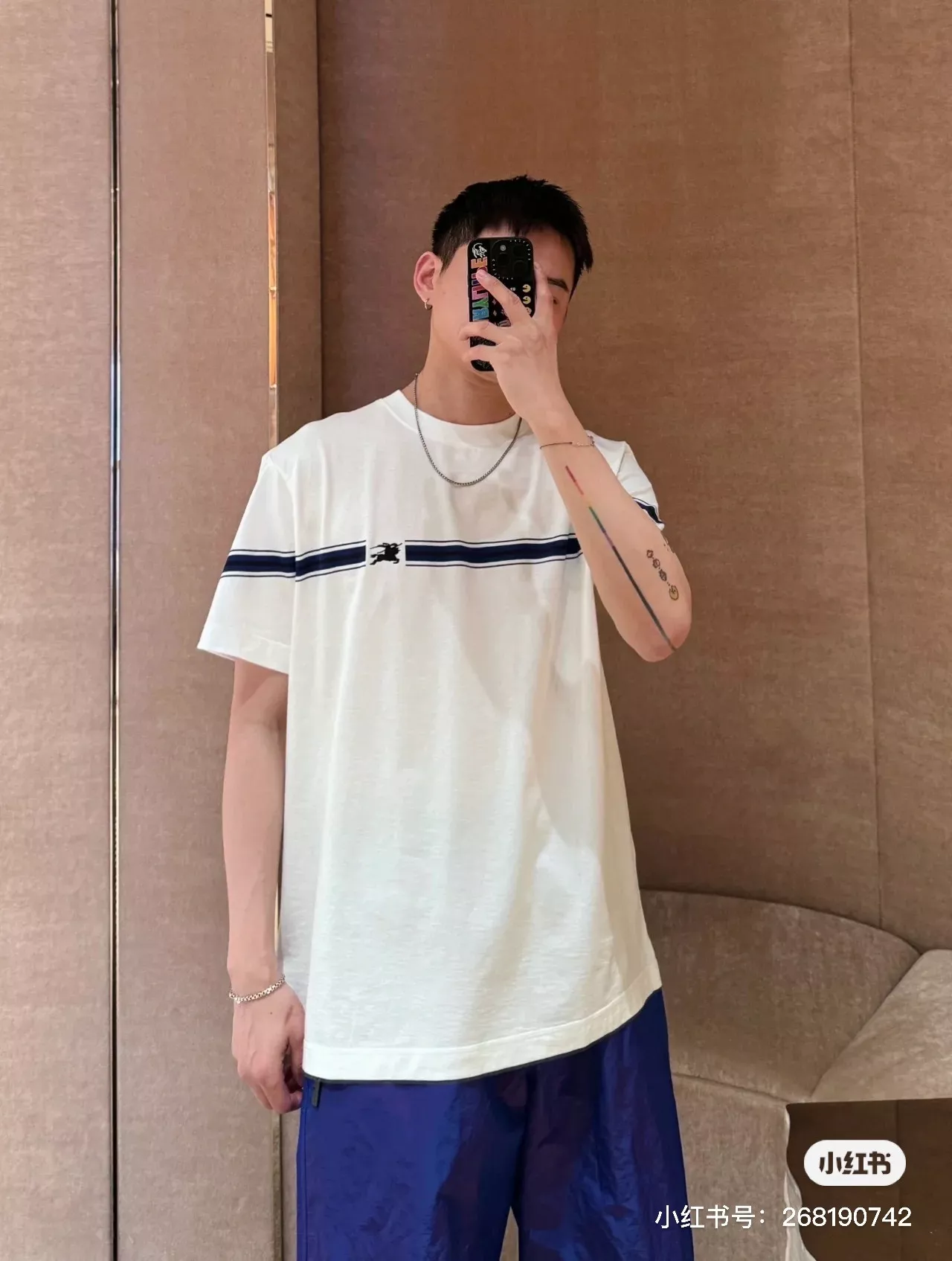 버버리 스트라이프 자수 반소매 티셔츠 상세 이미지 40