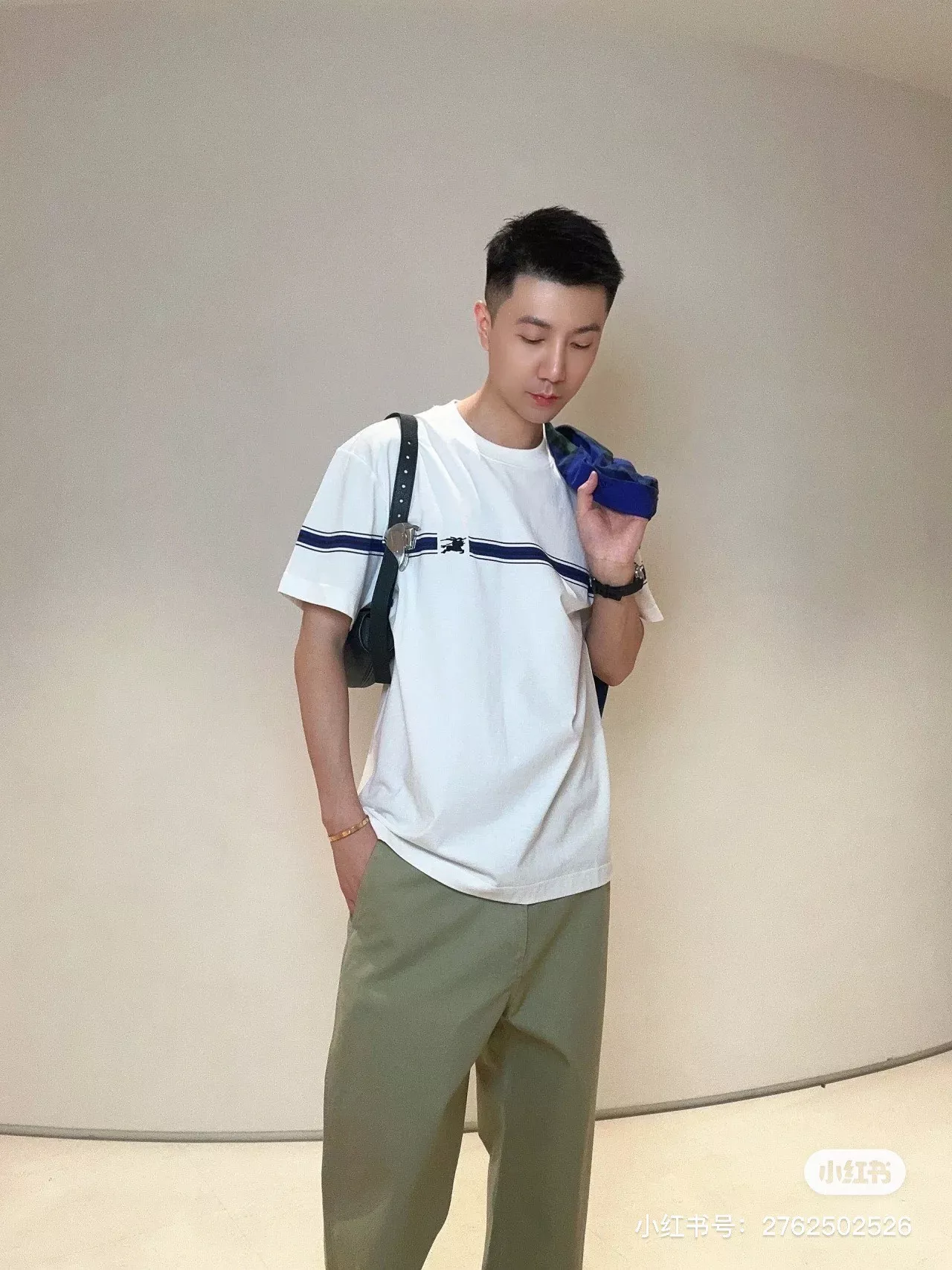 버버리 스트라이프 자수 반소매 티셔츠 상세 이미지 38