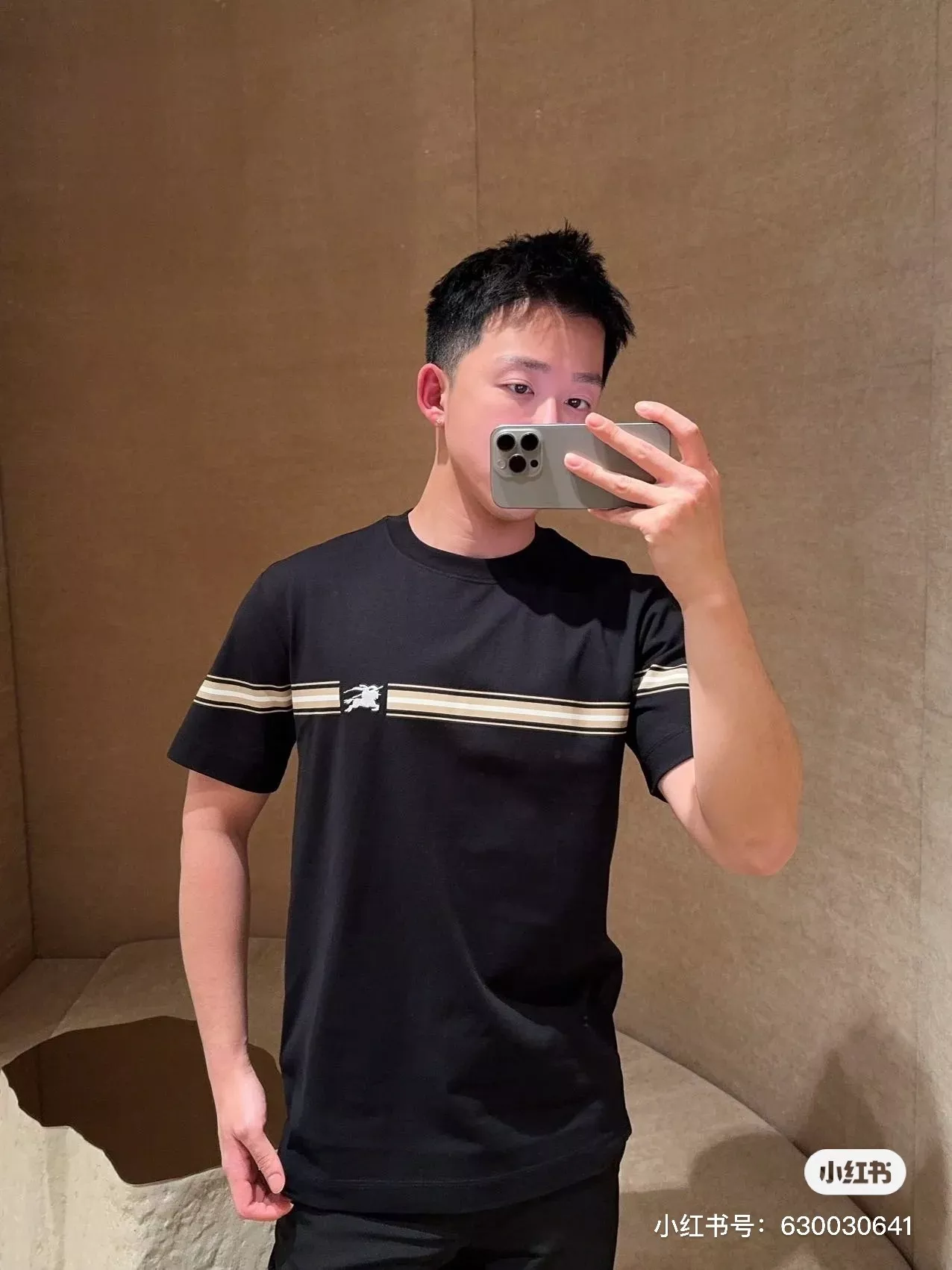 버버리 스트라이프 자수 반소매 티셔츠 상세 이미지 26