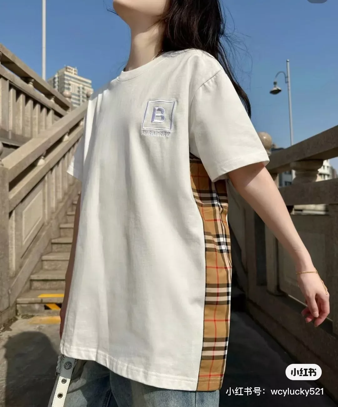 버버리 사이드 체크 패널 루즈핏 반소매 티셔츠 상세 이미지 44