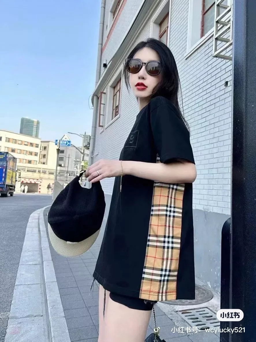 버버리 사이드 체크 패널 루즈핏 반소매 티셔츠 상세 이미지 21