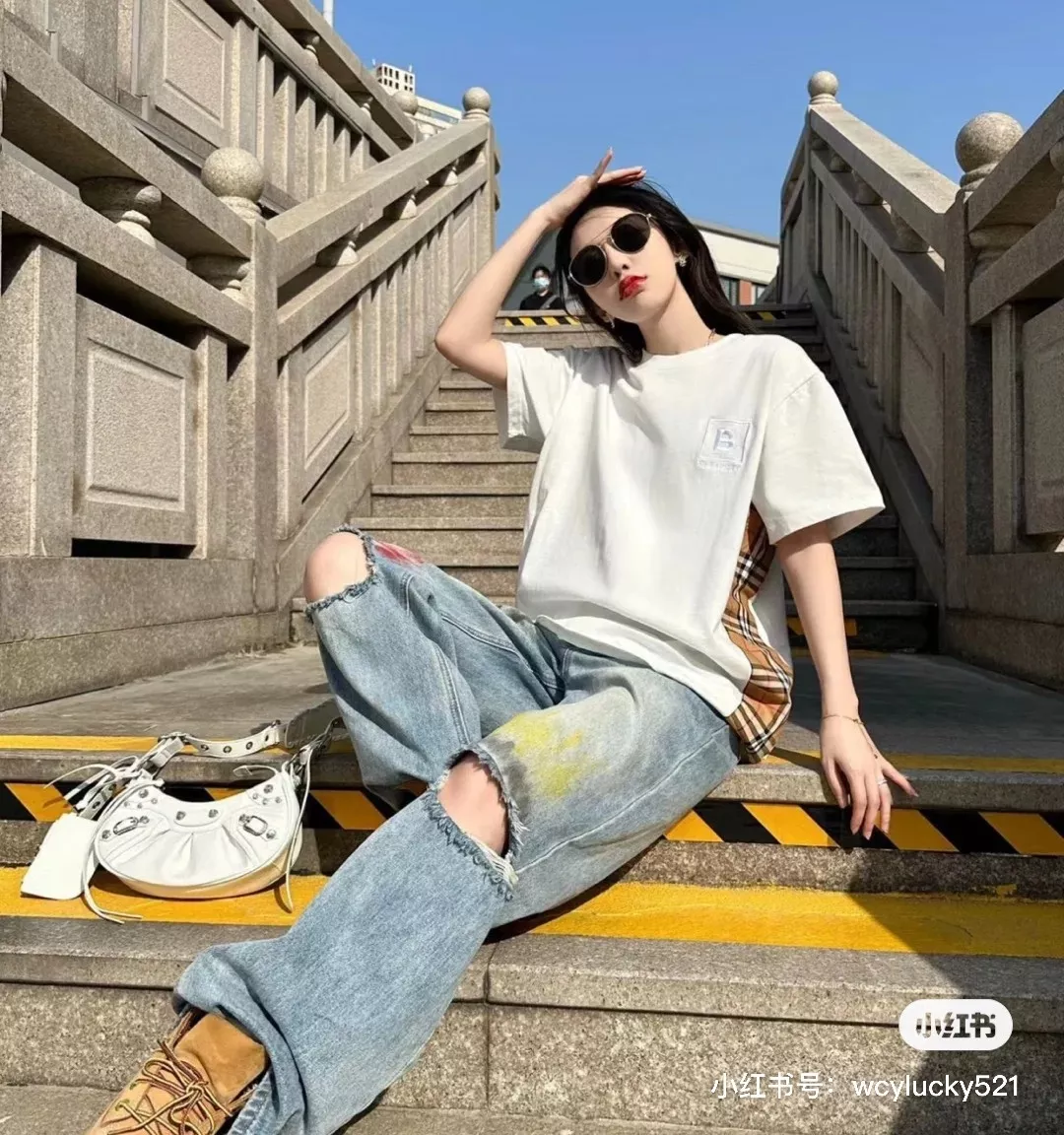 버버리 사이드 체크 패널 루즈핏 반소매 티셔츠 상세 이미지 42