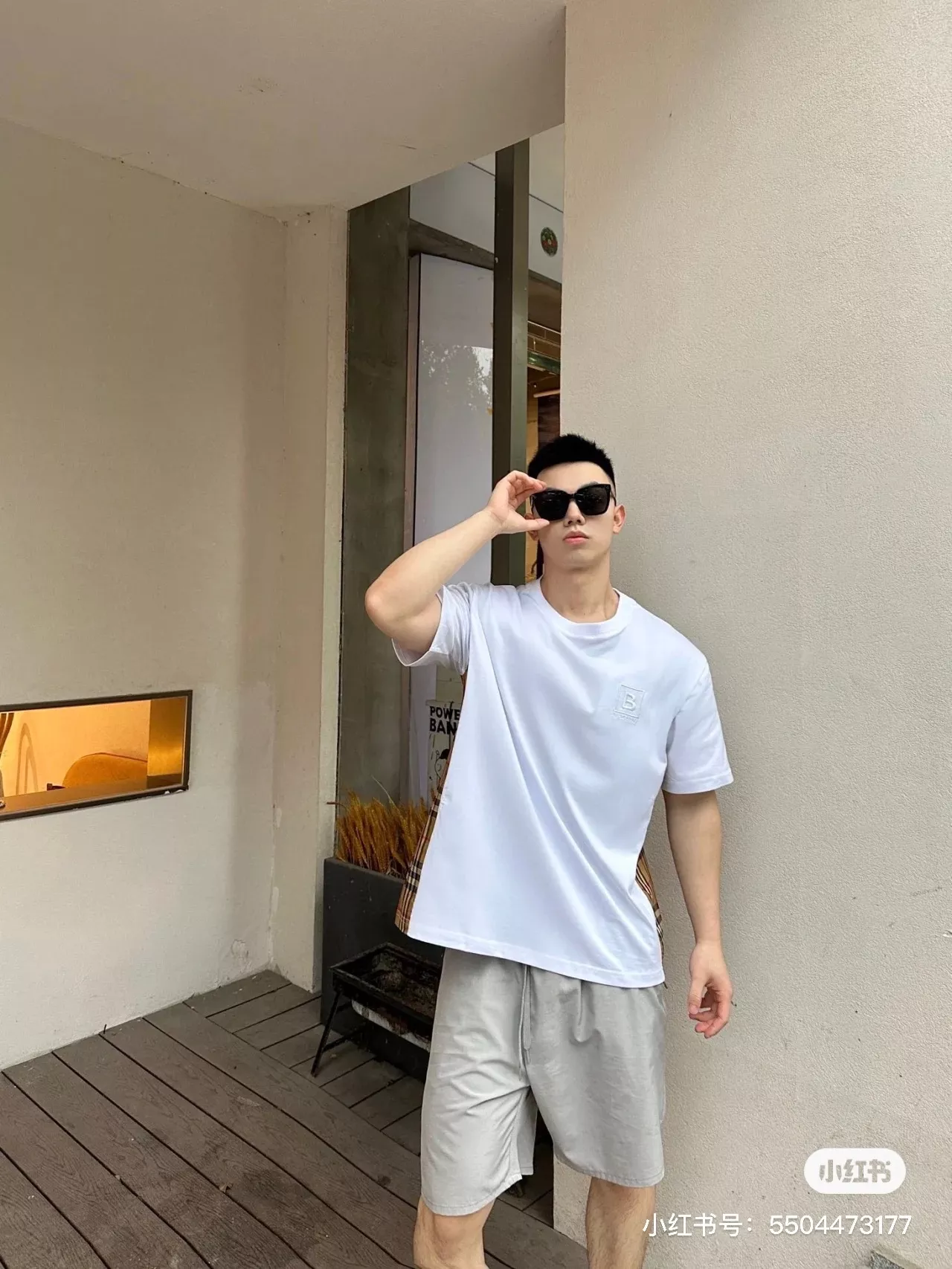 버버리 사이드 체크 패널 루즈핏 반소매 티셔츠 상세 이미지 40