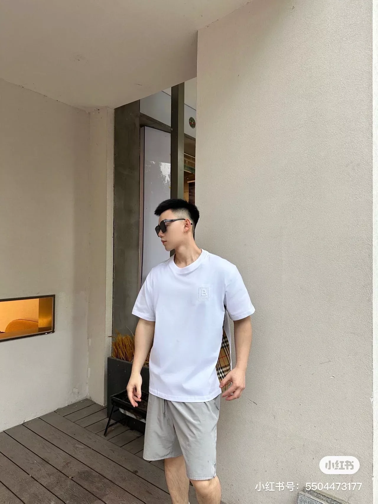 버버리 사이드 체크 패널 루즈핏 반소매 티셔츠 상세 이미지 41