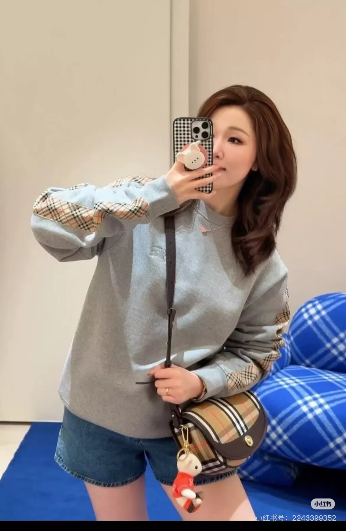 버버리 체크 트리밍 라운드넥 스웨트셔츠 상세 이미지 22