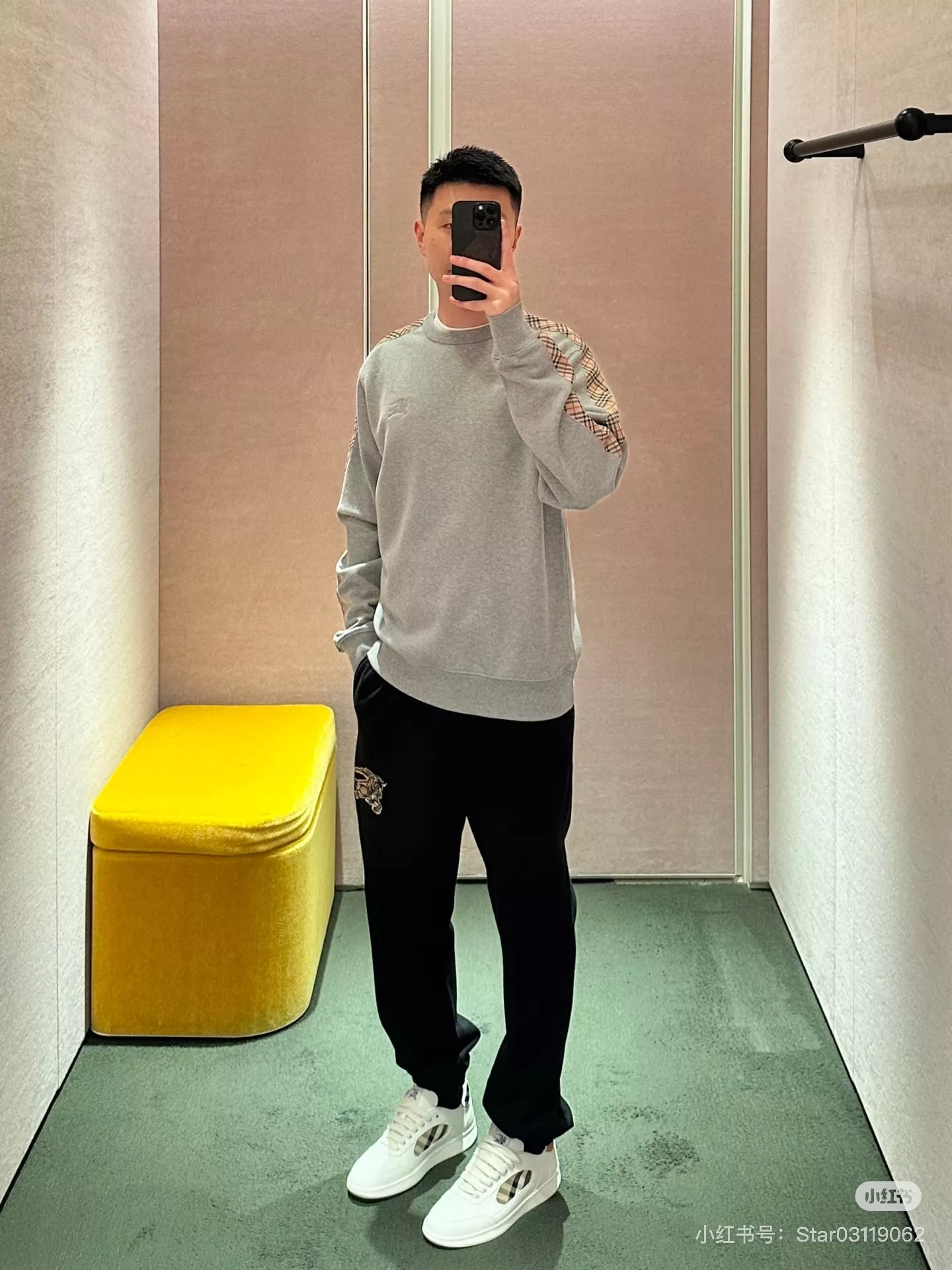버버리 체크 트리밍 라운드넥 스웨트셔츠 상세 이미지 26